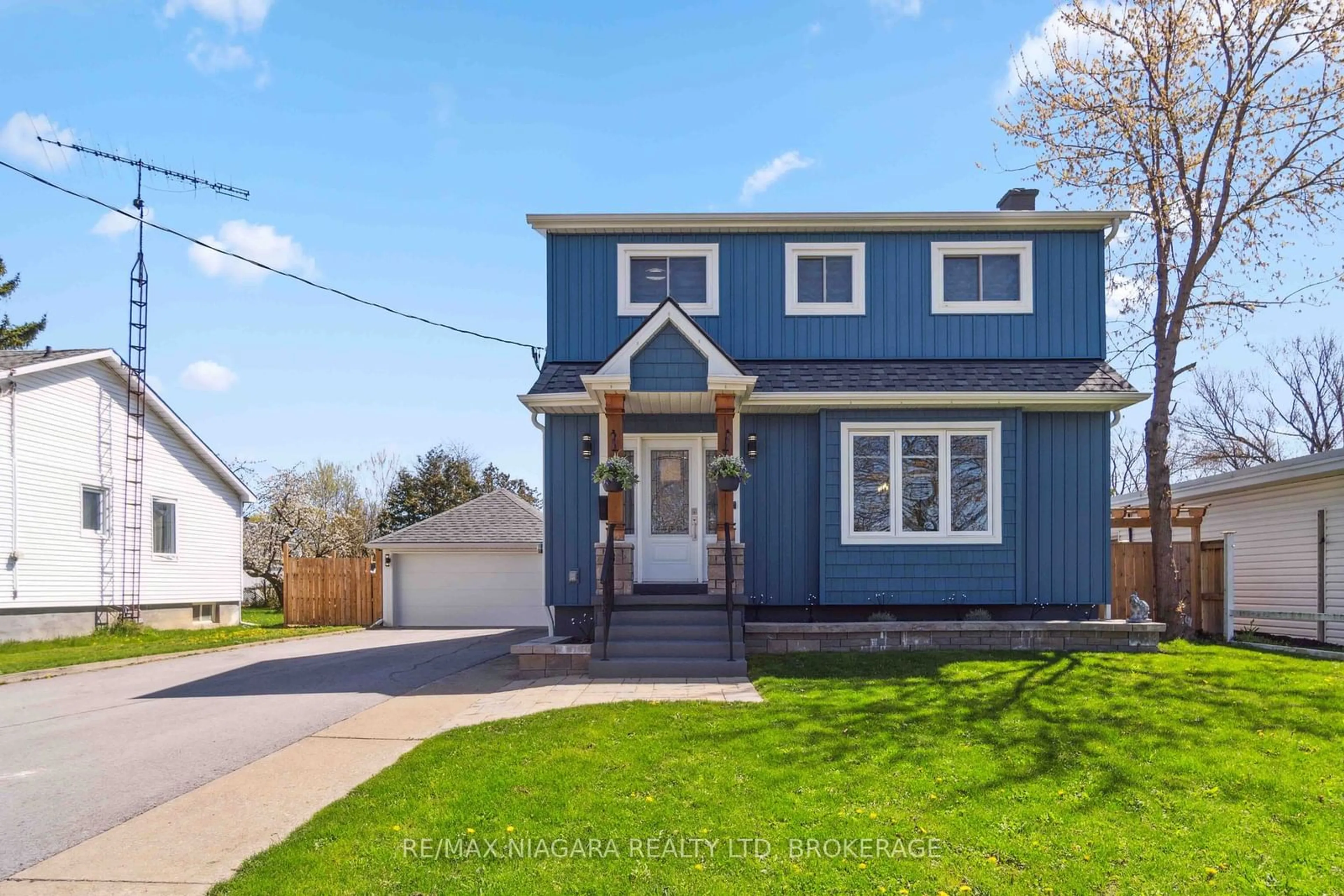 Frontside or backside of a home, cottage for 52 GHENT St, St. Catharines Ontario L2N 2C7