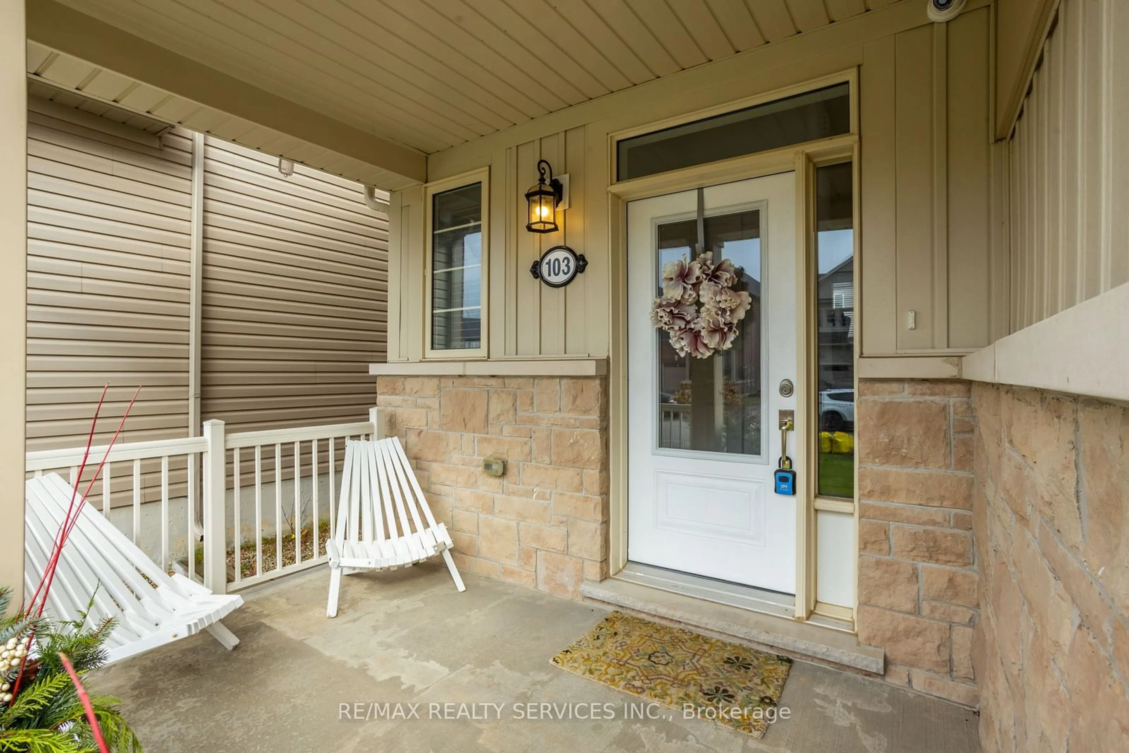 Indoor entryway, wood floors for 103 Kay Cres, Centre Wellington Ontario N1M 3H6