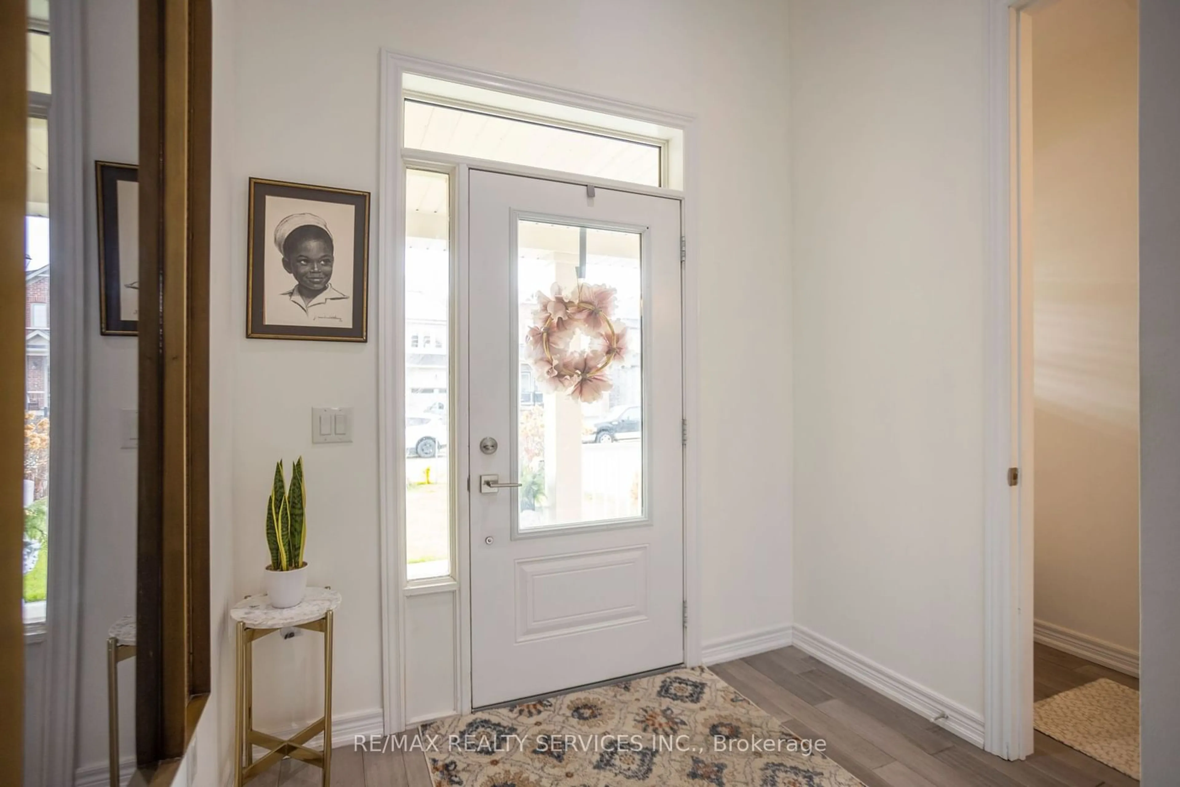 Indoor entryway, wood floors for 103 Kay Cres, Centre Wellington Ontario N1M 3H6