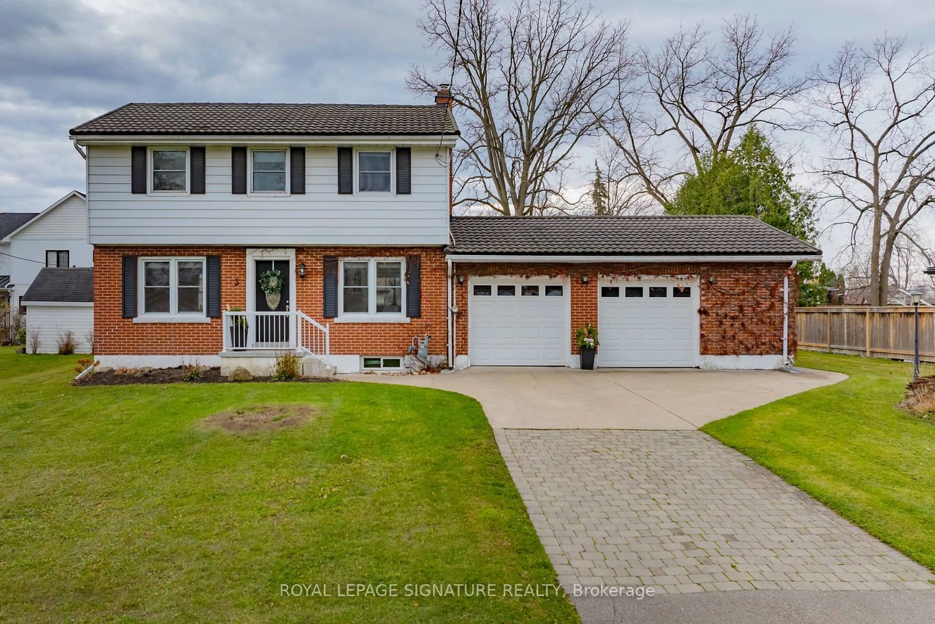 Home with brick exterior material for 3 Echo St, Haldimand Ontario N0A 1E0