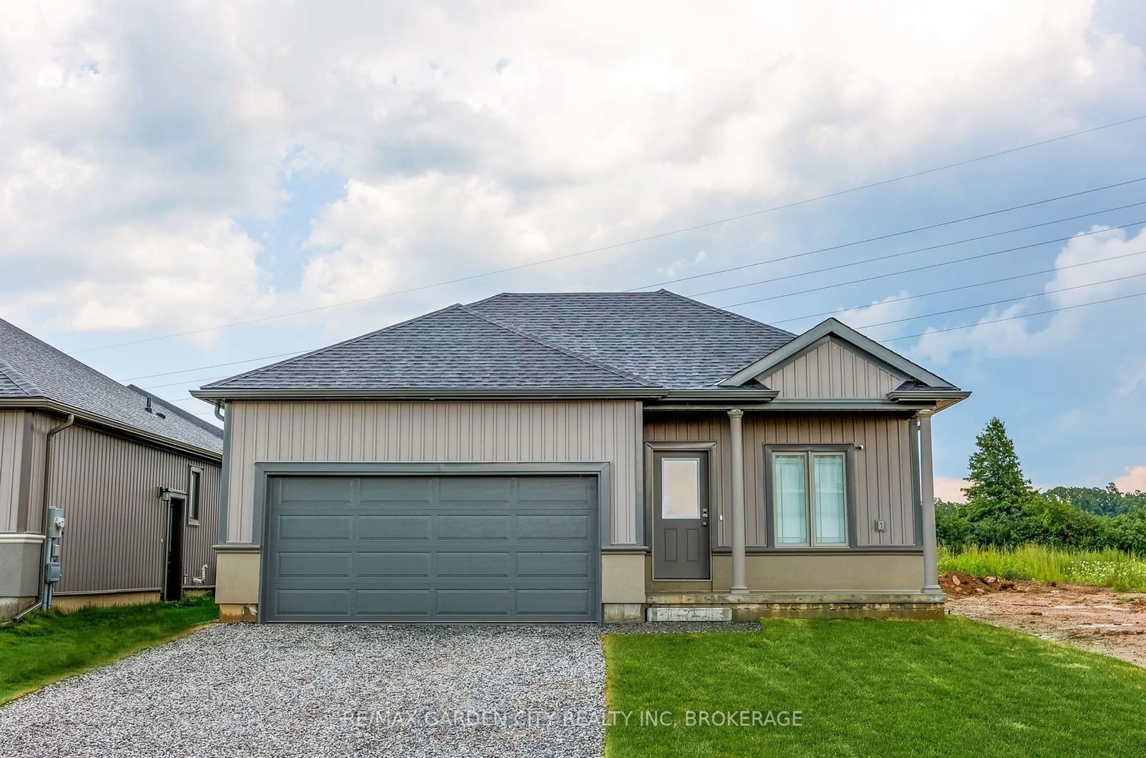 Frontside or backside of a home, cottage for 34 BOUNTY Ave, Thorold Ontario L2V 0H3