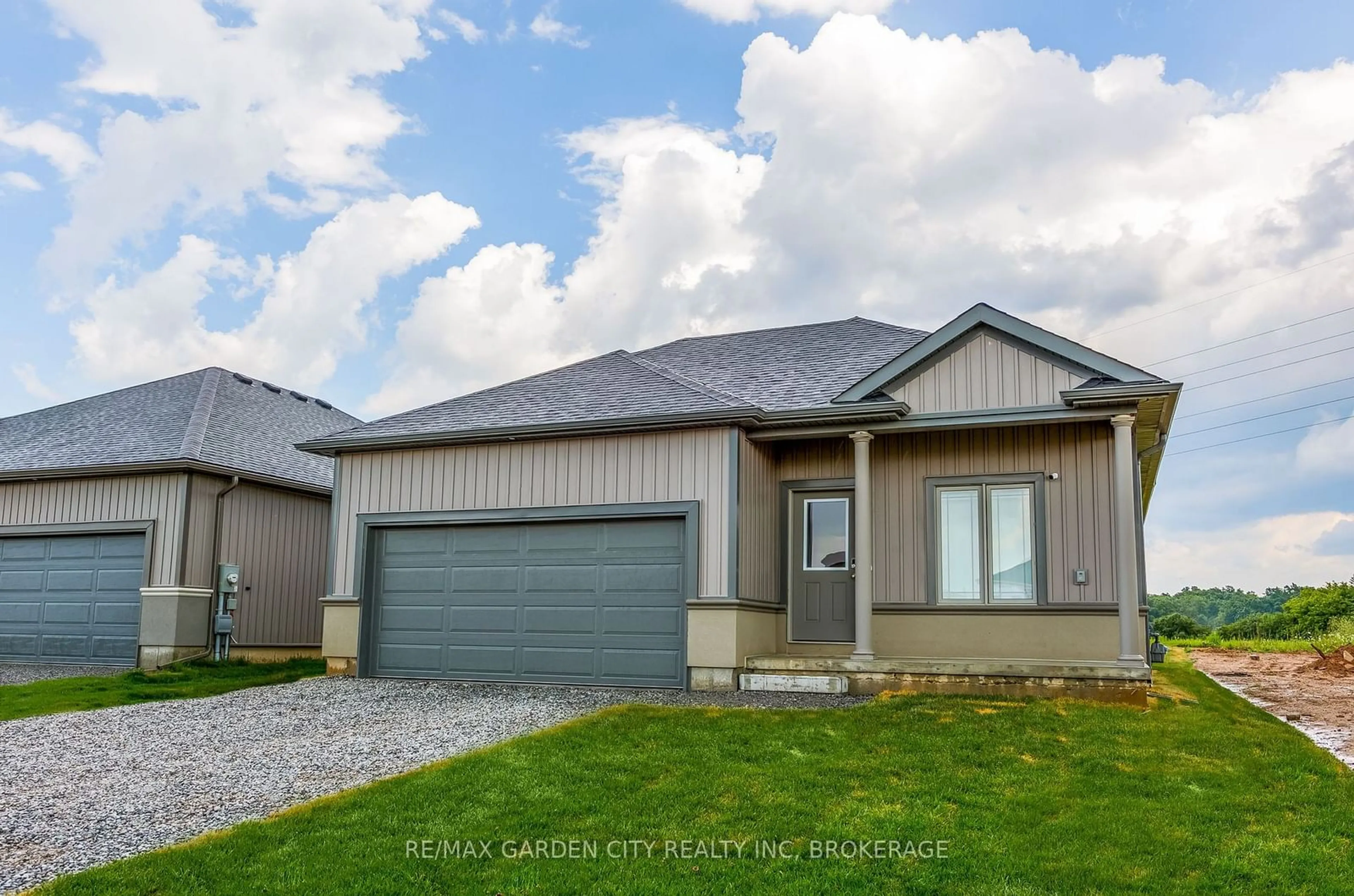 Frontside or backside of a home, the street view for 34 BOUNTY Ave, Thorold Ontario L2V 0H3