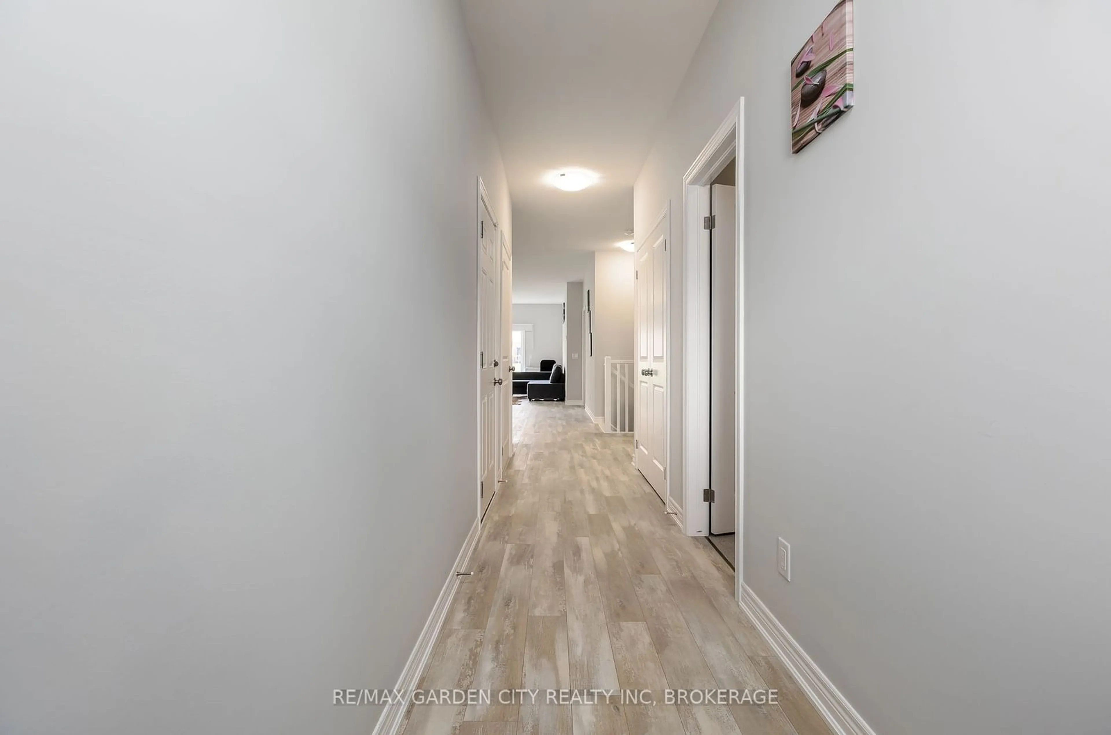 Indoor entryway, wood floors for 34 BOUNTY Ave, Thorold Ontario L2V 0H3