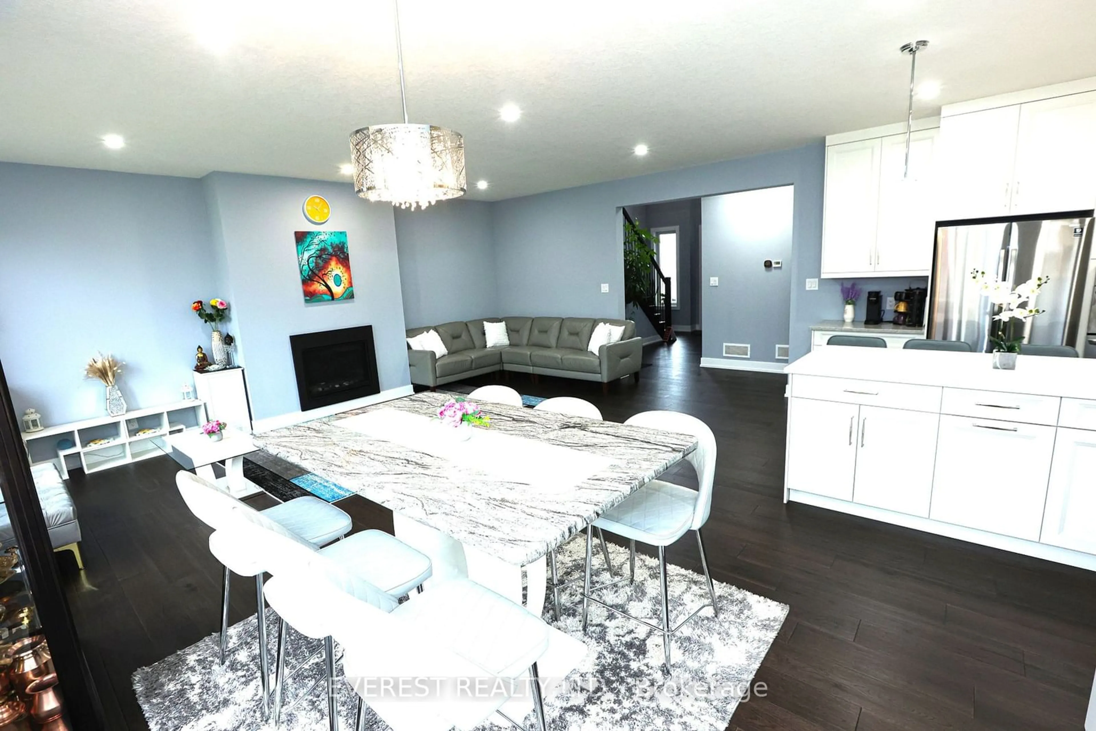 Open concept kitchen for 2149 TOKALA Tr, London Ontario N6G 0Z7