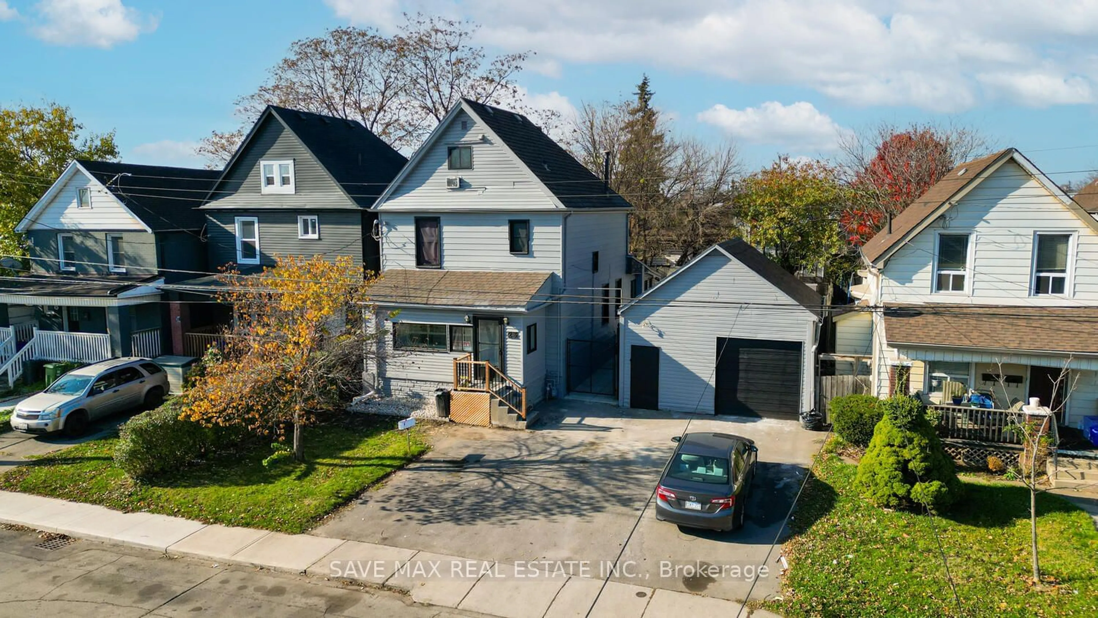 Frontside or backside of a home, the street view for 23 lyndhurst St, Hamilton Ontario L8L 7G9