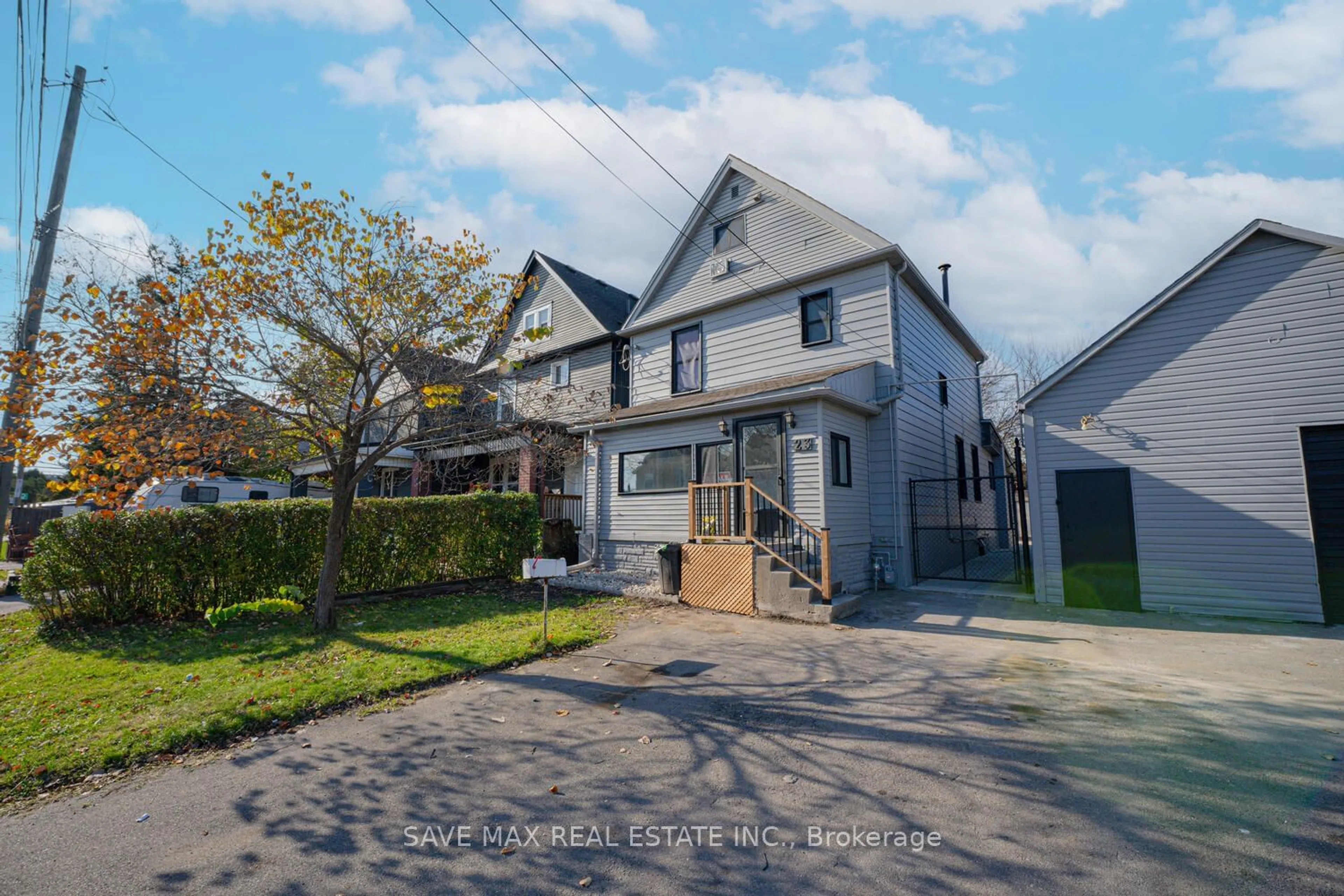 Frontside or backside of a home, the street view for 23 lyndhurst St, Hamilton Ontario L8L 7G9