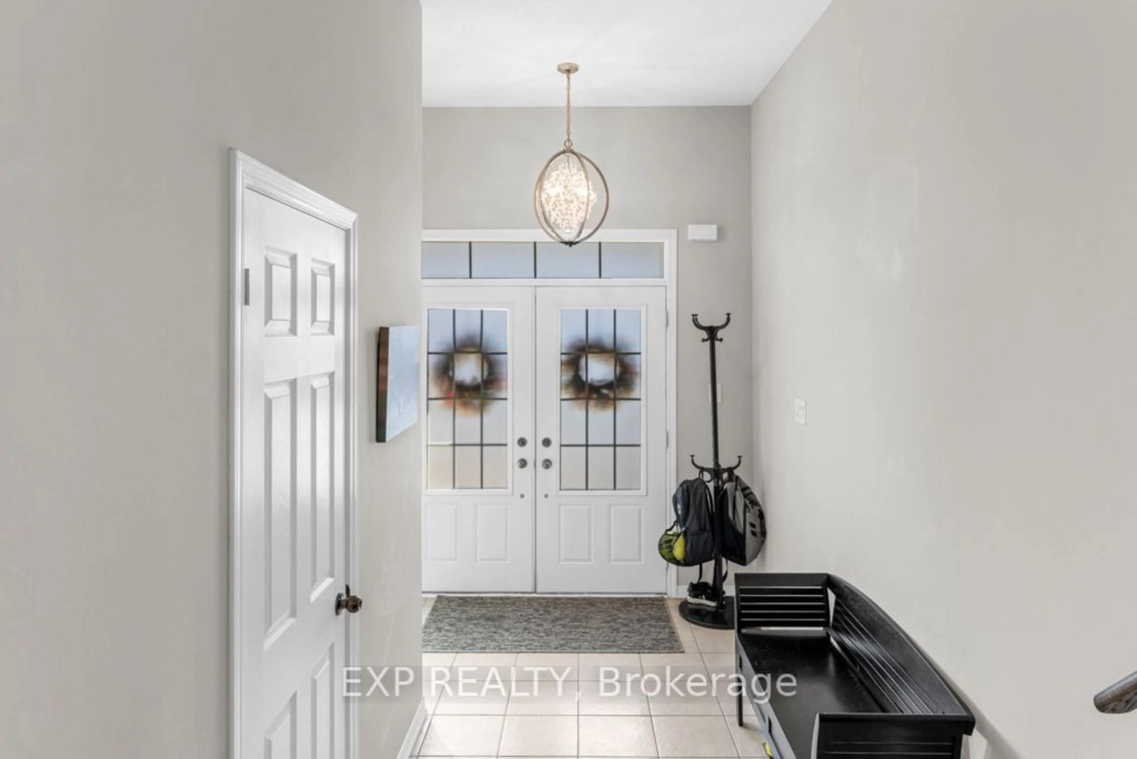 Indoor entryway, wood floors for 182 Binhaven Blvd, Hamilton Ontario L0R 1C0