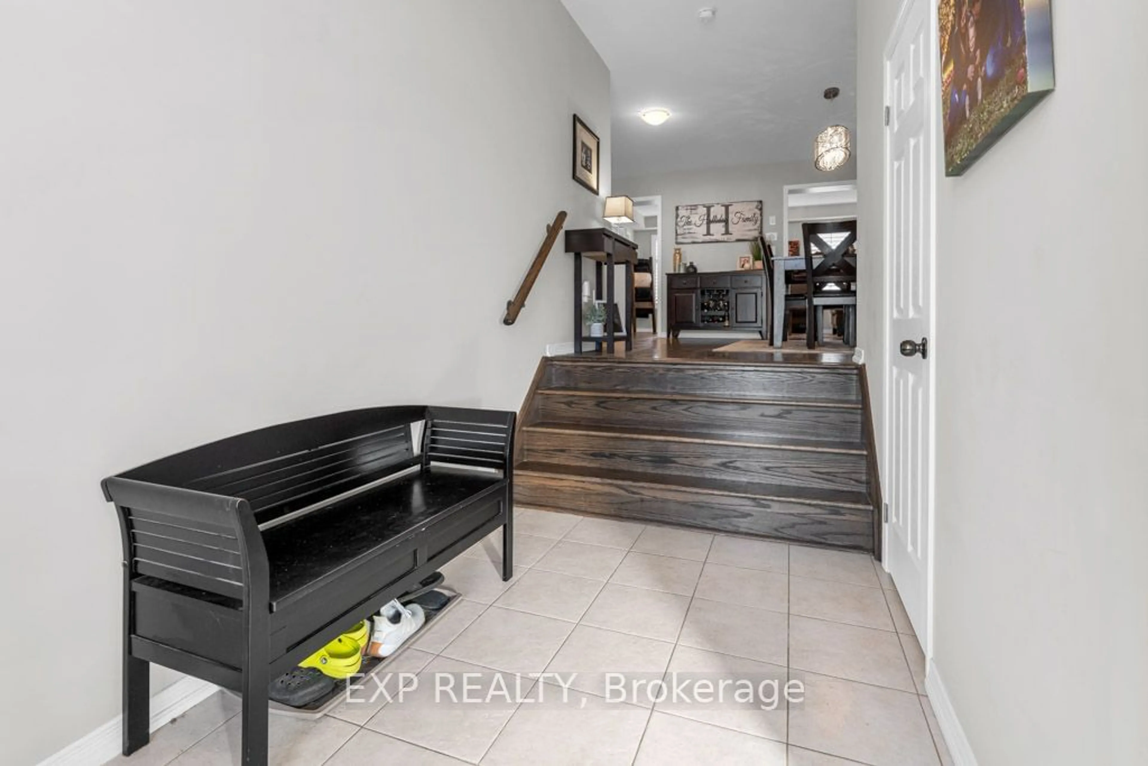 Indoor entryway, wood floors for 182 Binhaven Blvd, Hamilton Ontario L0R 1C0