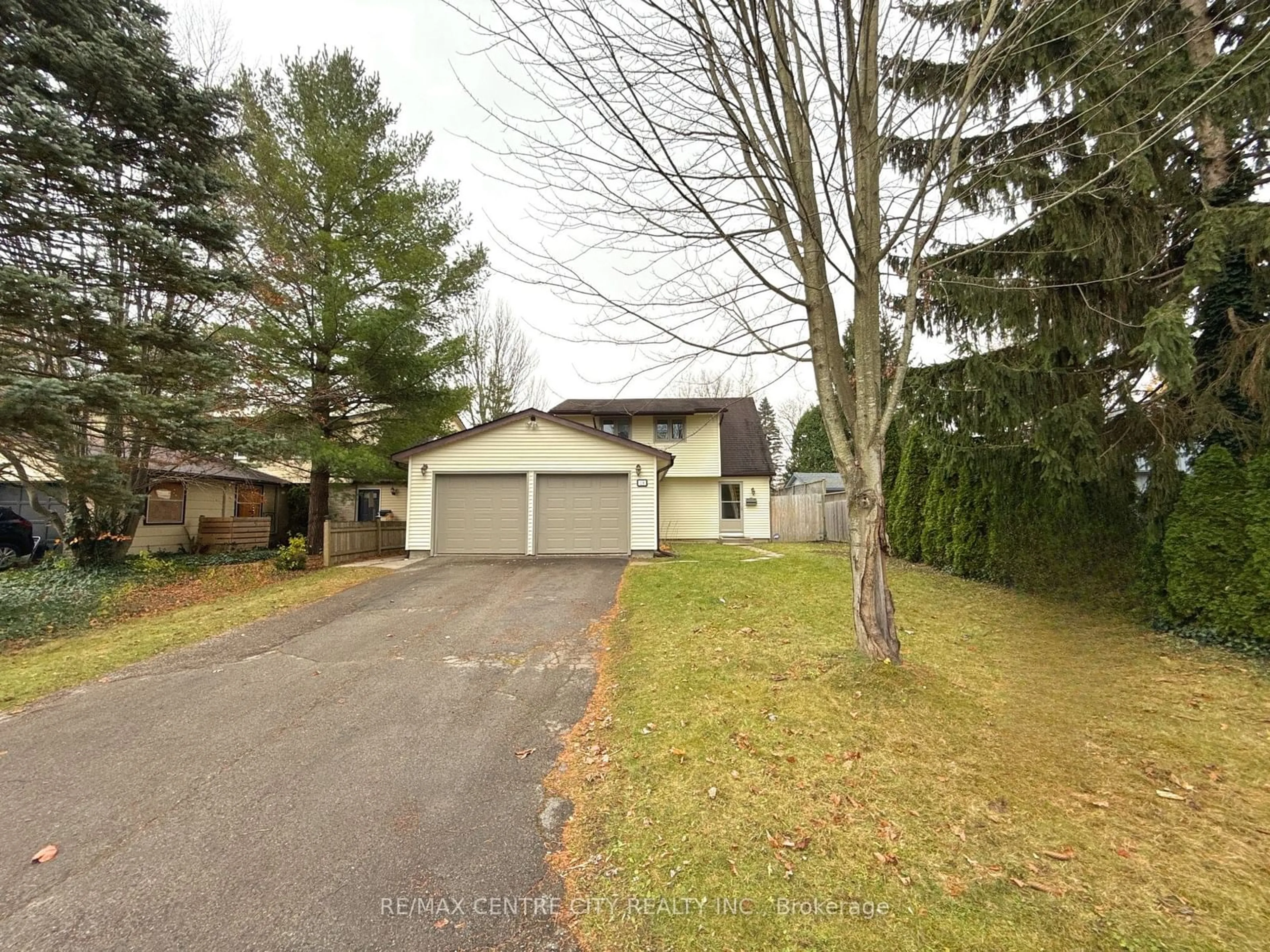 Frontside or backside of a home, the street view for 19 CRABTREE Ave, London Ontario N6G 2H6