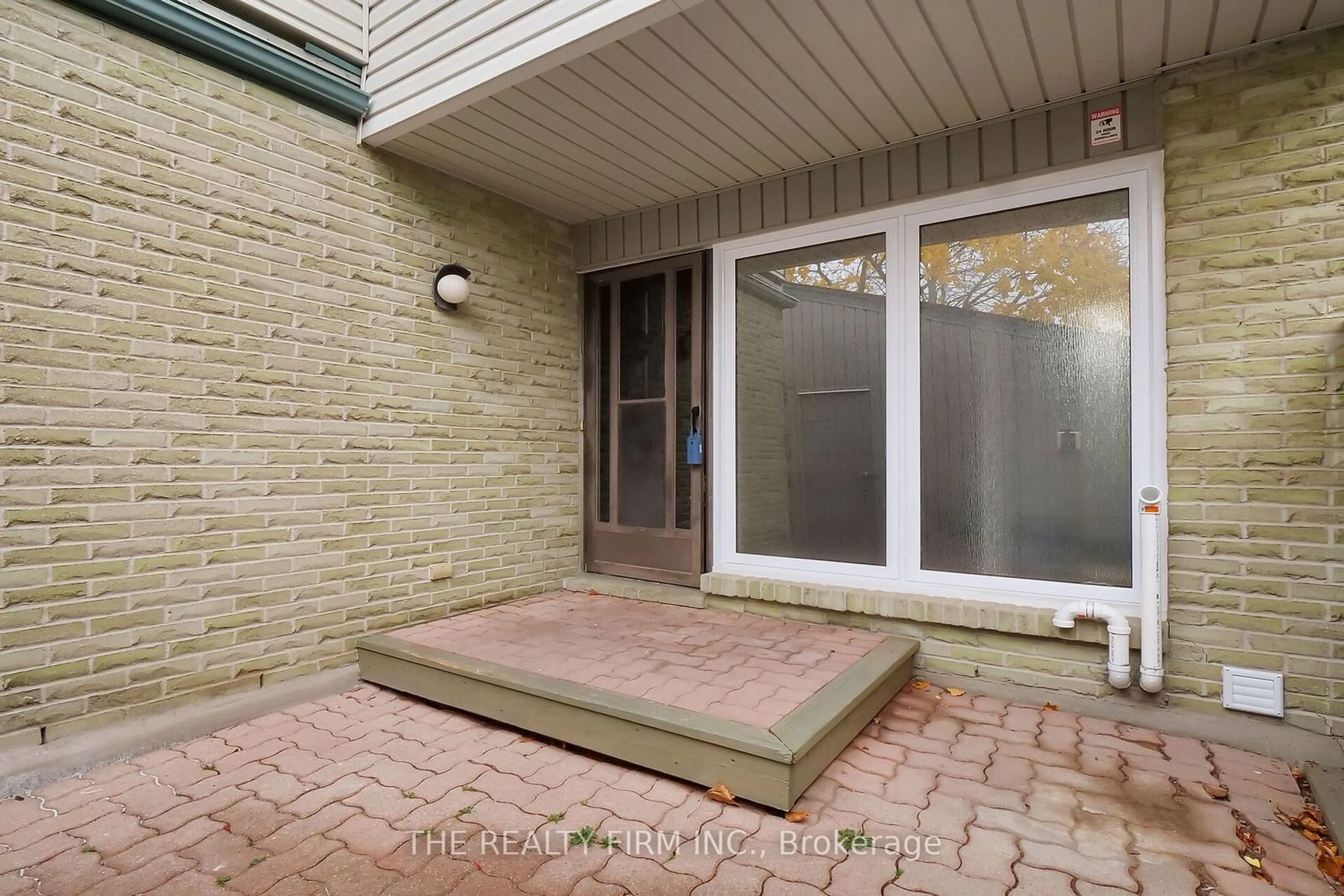 Patio, the street view for 655 Woodcrest Blvd, London Ontario N6K 1P8