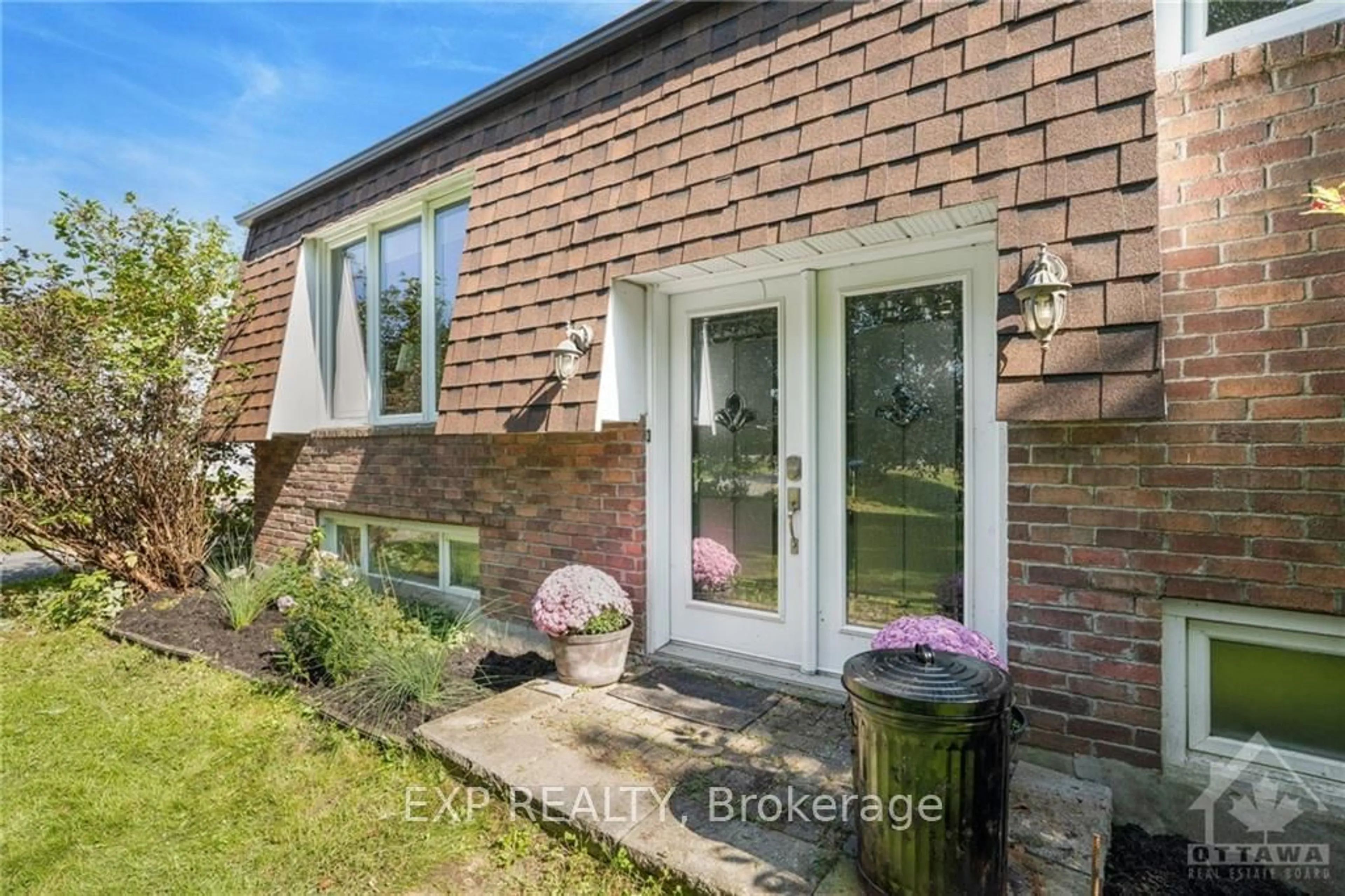 Indoor entryway for 3785 34, Champlain Ontario K0B 1R0