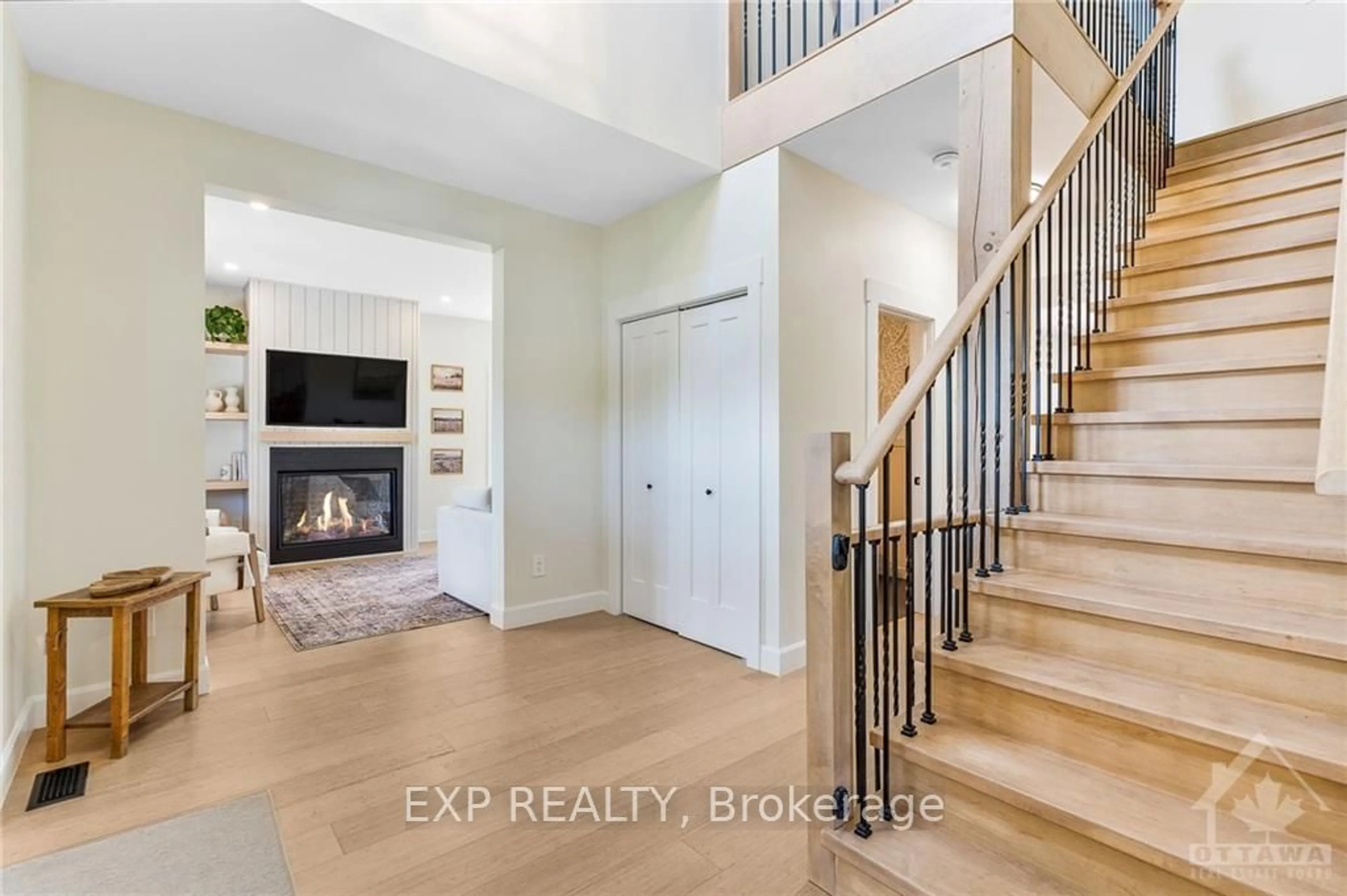 Indoor entryway, wood floors for 20379 EIGG Rd, North Glengarry Ontario K0C 1A0