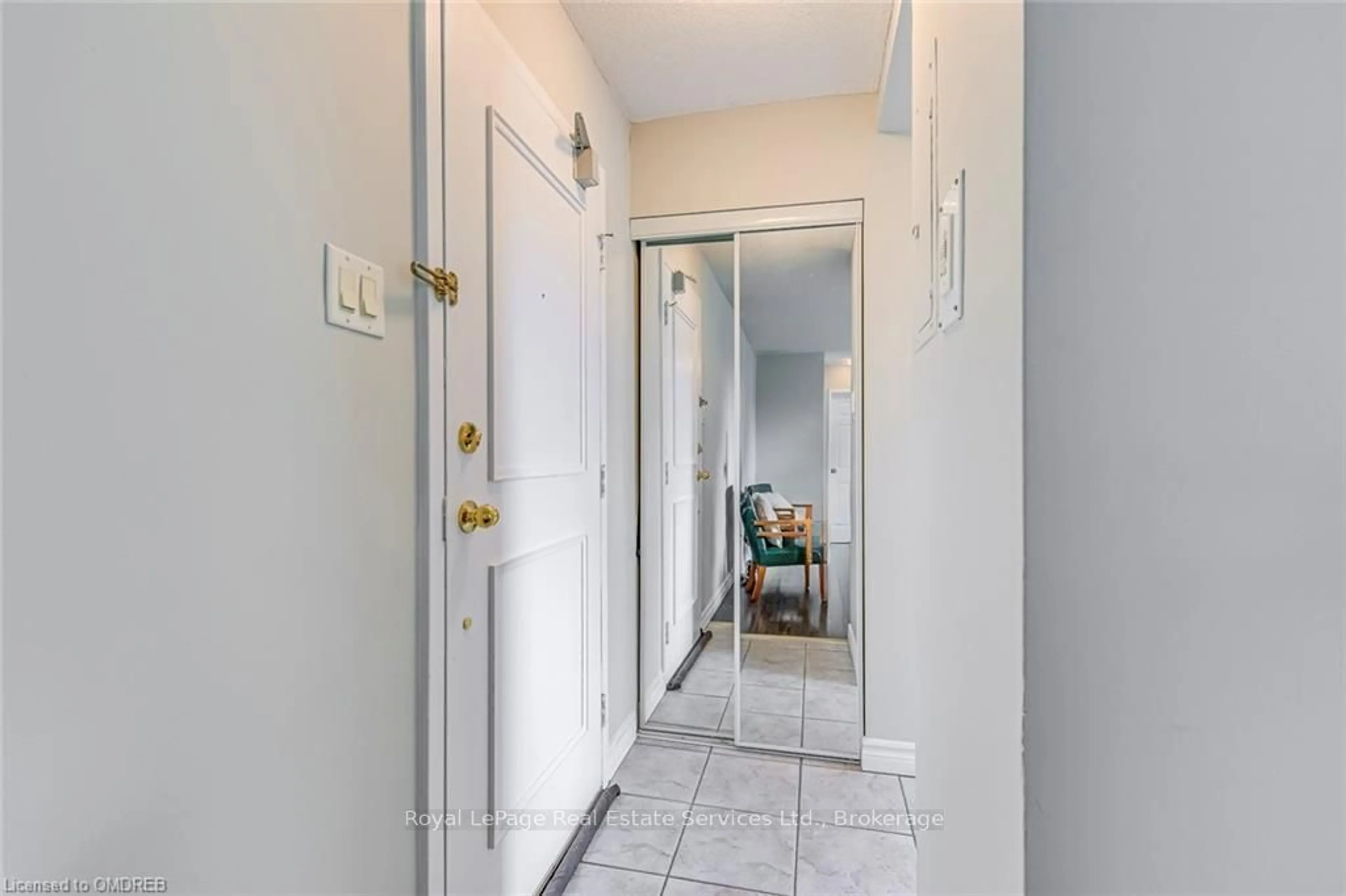 Indoor entryway, not visible floor for 1950 MAIN St #204, Hamilton Ontario L8S 4M9