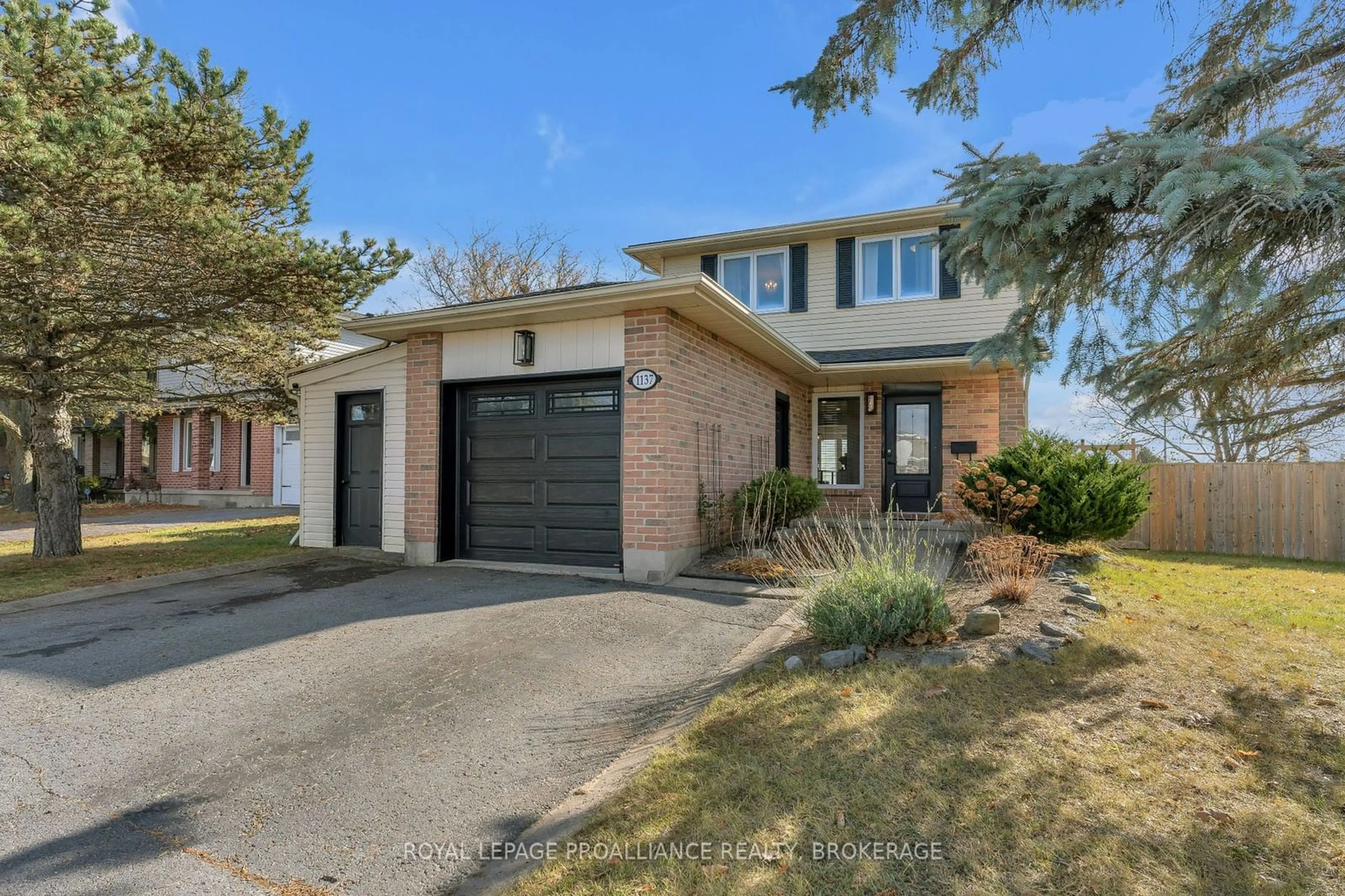 Frontside or backside of a home, cottage for 1137 Wintergreen Cres, Kingston Ontario K7P 2G6