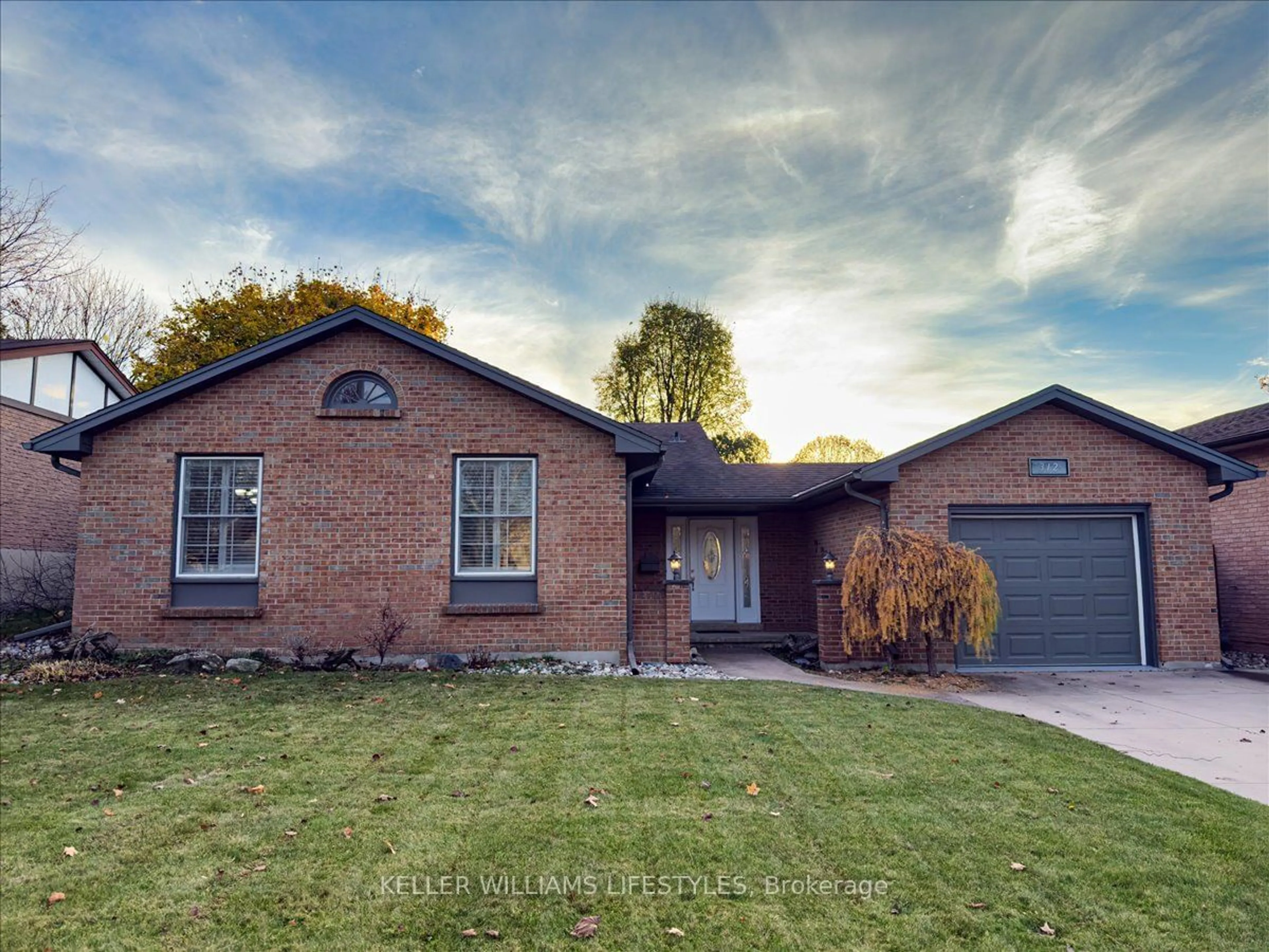 Home with brick exterior material for 312 Oak Ave, Strathroy-Caradoc Ontario N7G 3T2