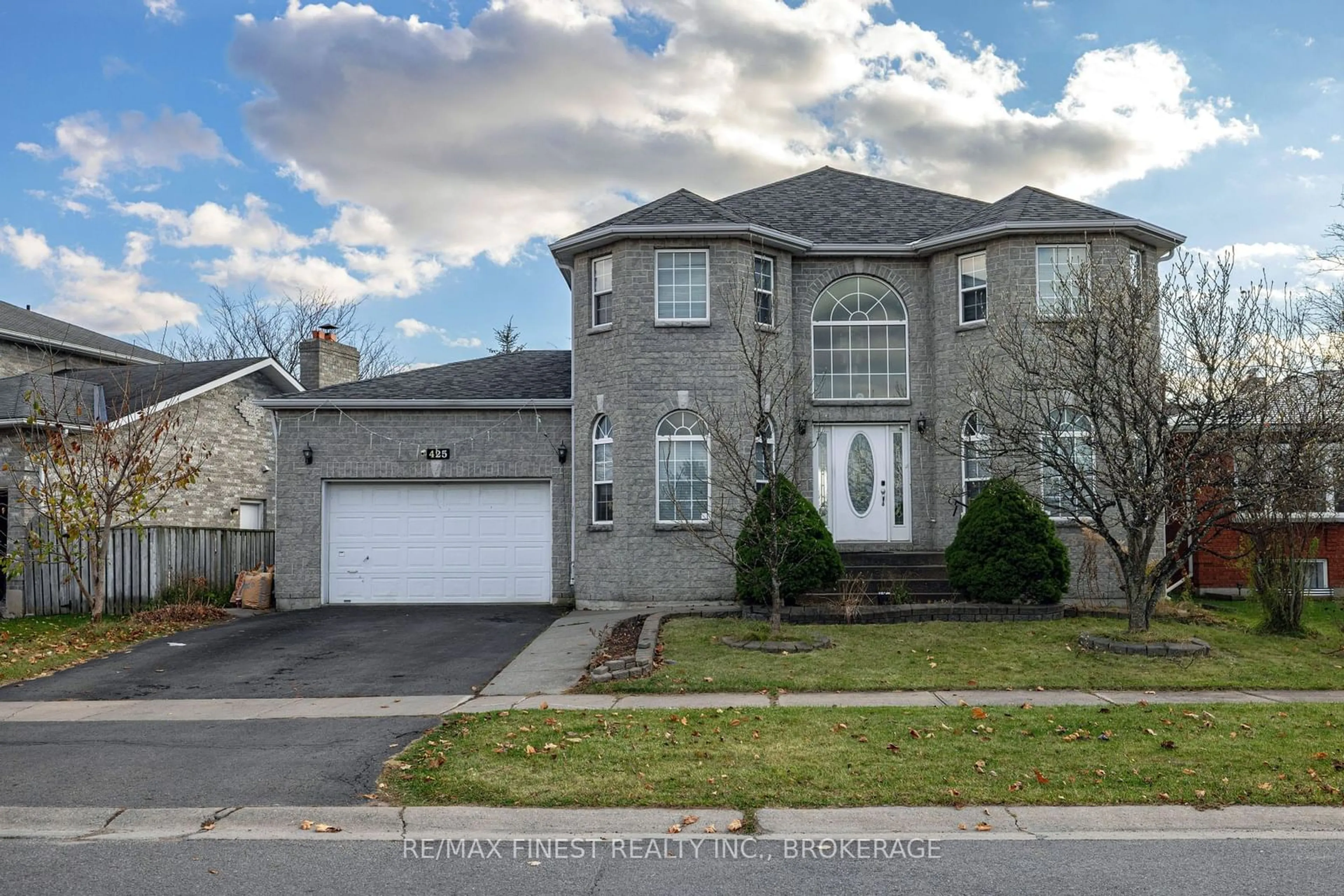 Frontside or backside of a home, the street view for 425 Kingsdale Ave, Kingston Ontario K7M 7Z9