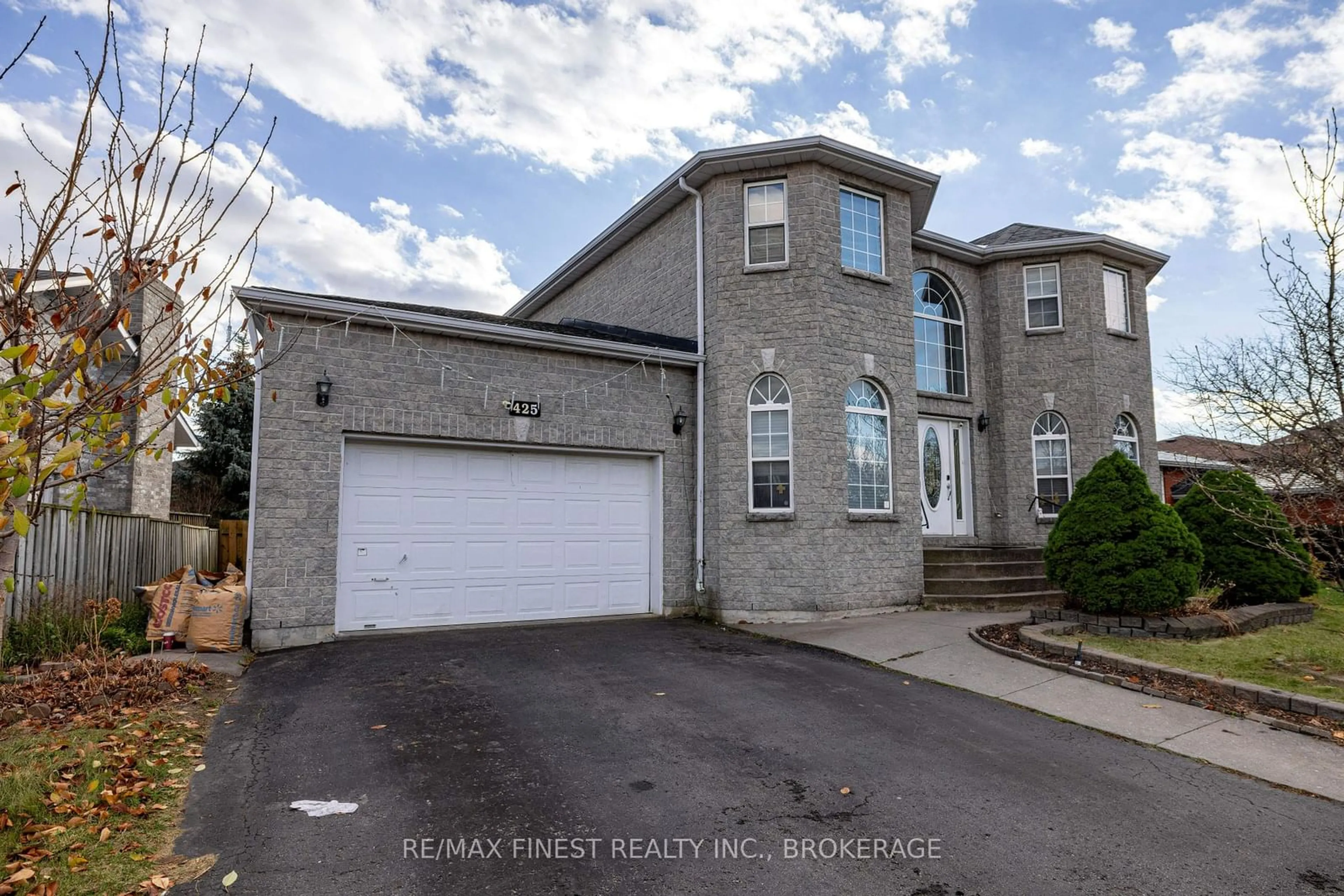 Frontside or backside of a home, the street view for 425 Kingsdale Ave, Kingston Ontario K7M 7Z9