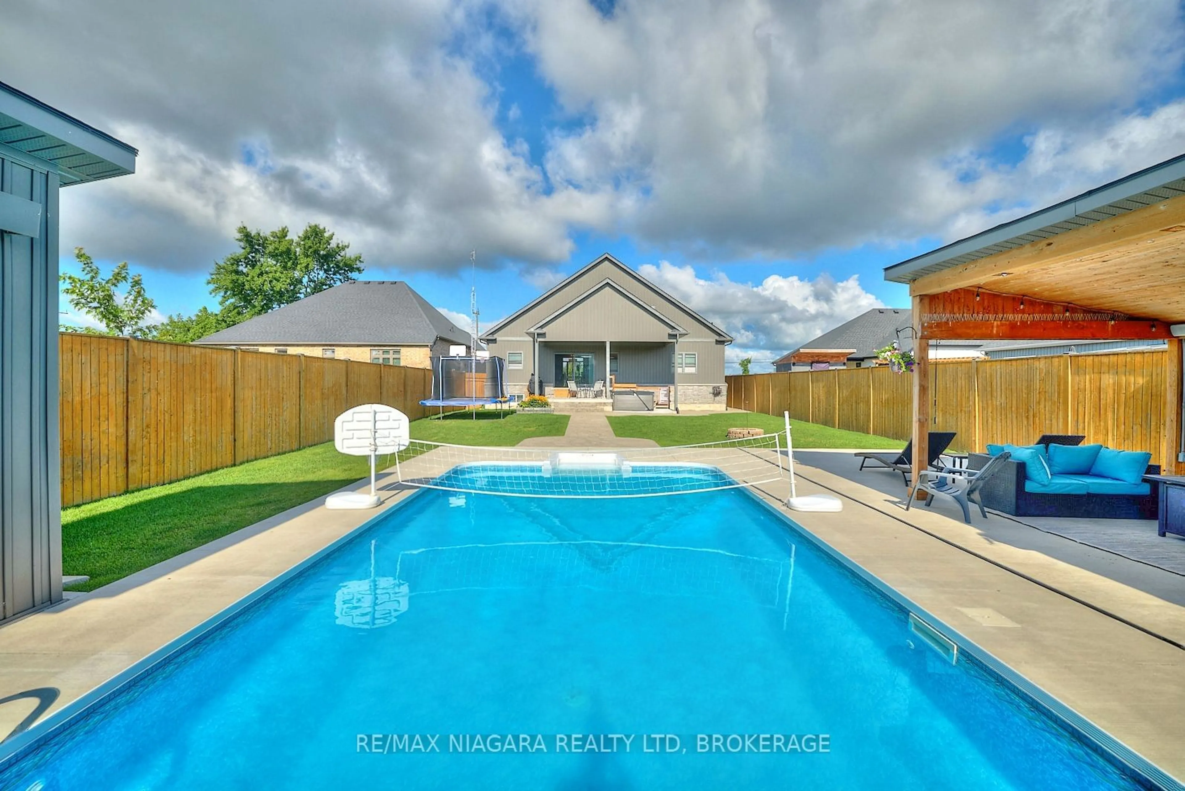 Indoor or outdoor pool for 3580 BLACK CREEK Rd, Fort Erie Ontario L0S 1S0