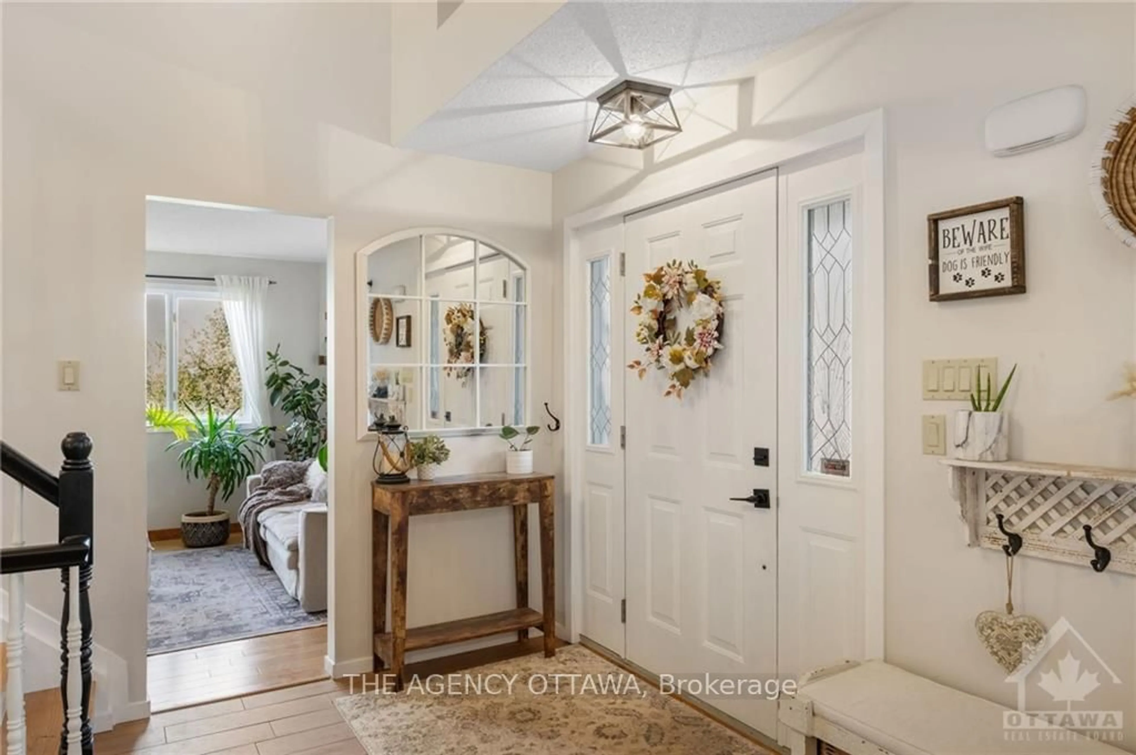 Indoor entryway, wood floors for 1316 GRAND CHENE Crt, Orleans - Cumberland and Area Ontario K4A 3P1