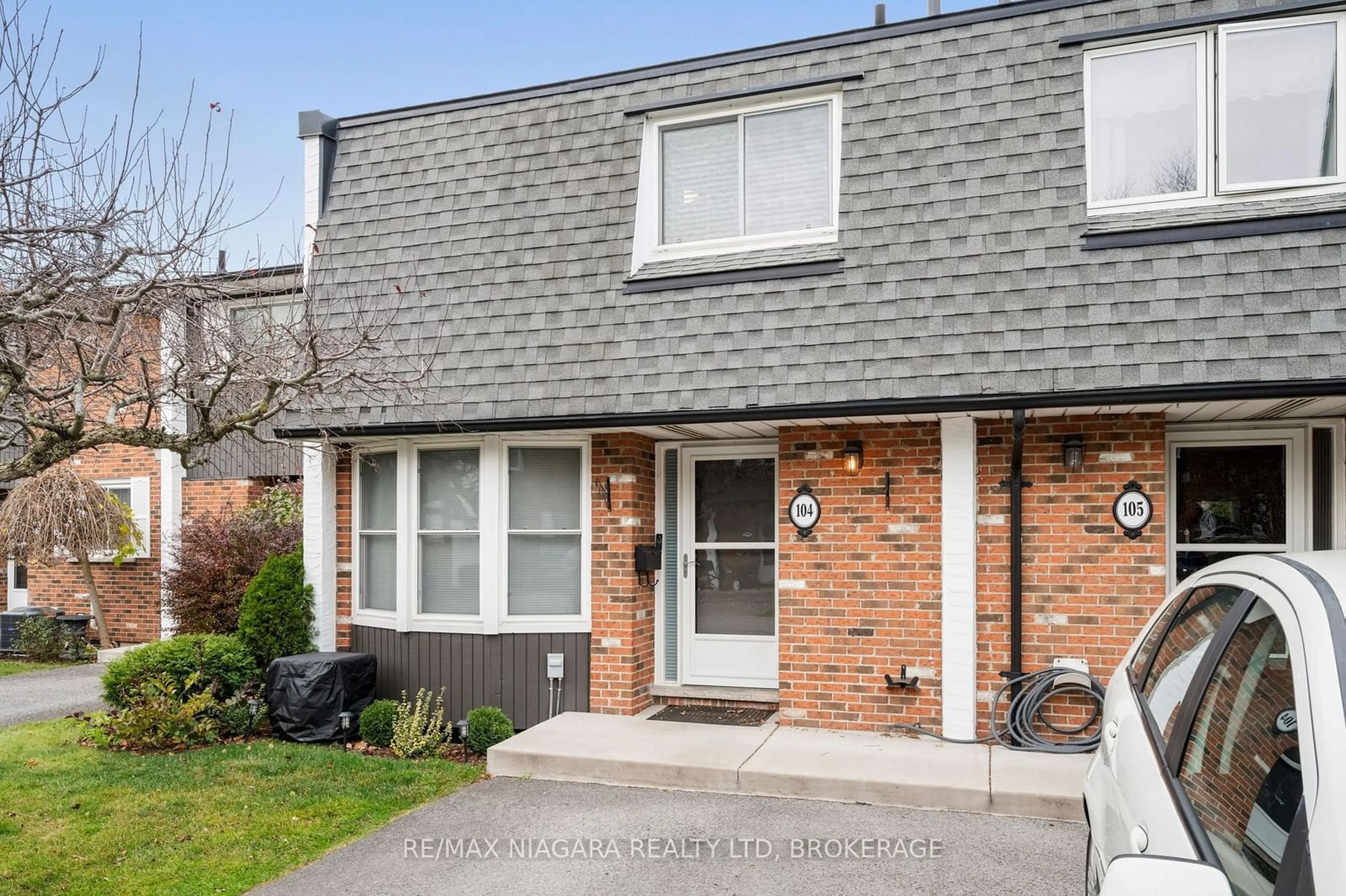 A pic from exterior of the house or condo, cottage for 77 Linwell Rd #104, St. Catharines Ontario L2N 6R1