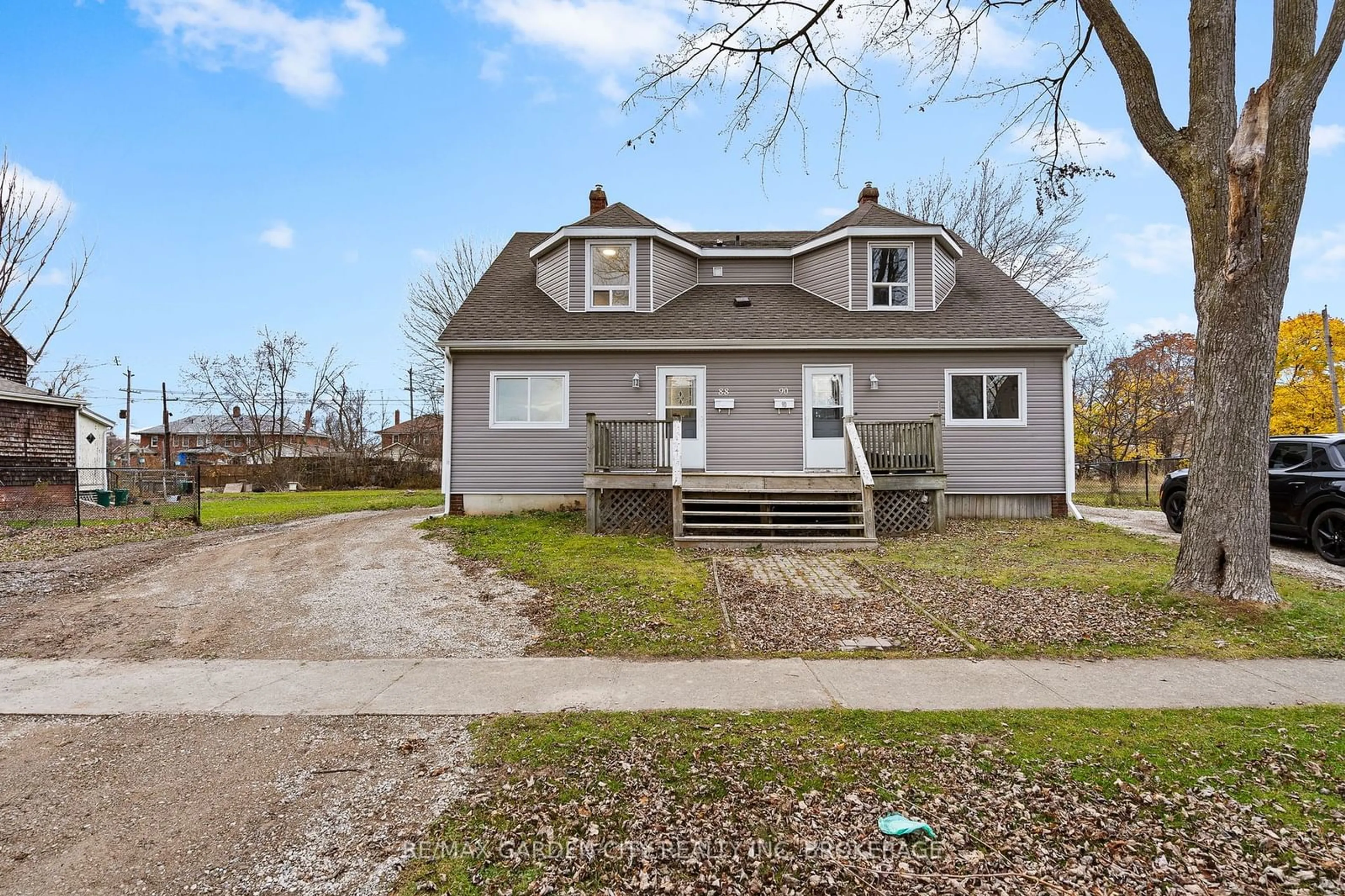 Frontside or backside of a home, cottage for 88 FIRST St, Welland Ontario L3B 4R7