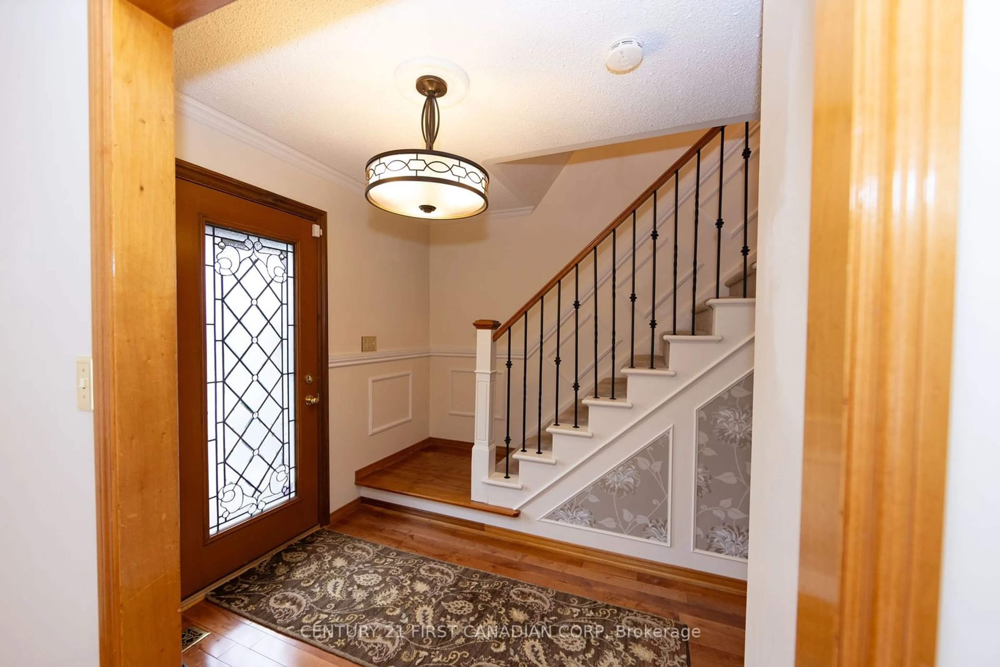 Indoor entryway, wood floors for 2 Sauve Ave, St. Thomas Ontario N5R 6E4