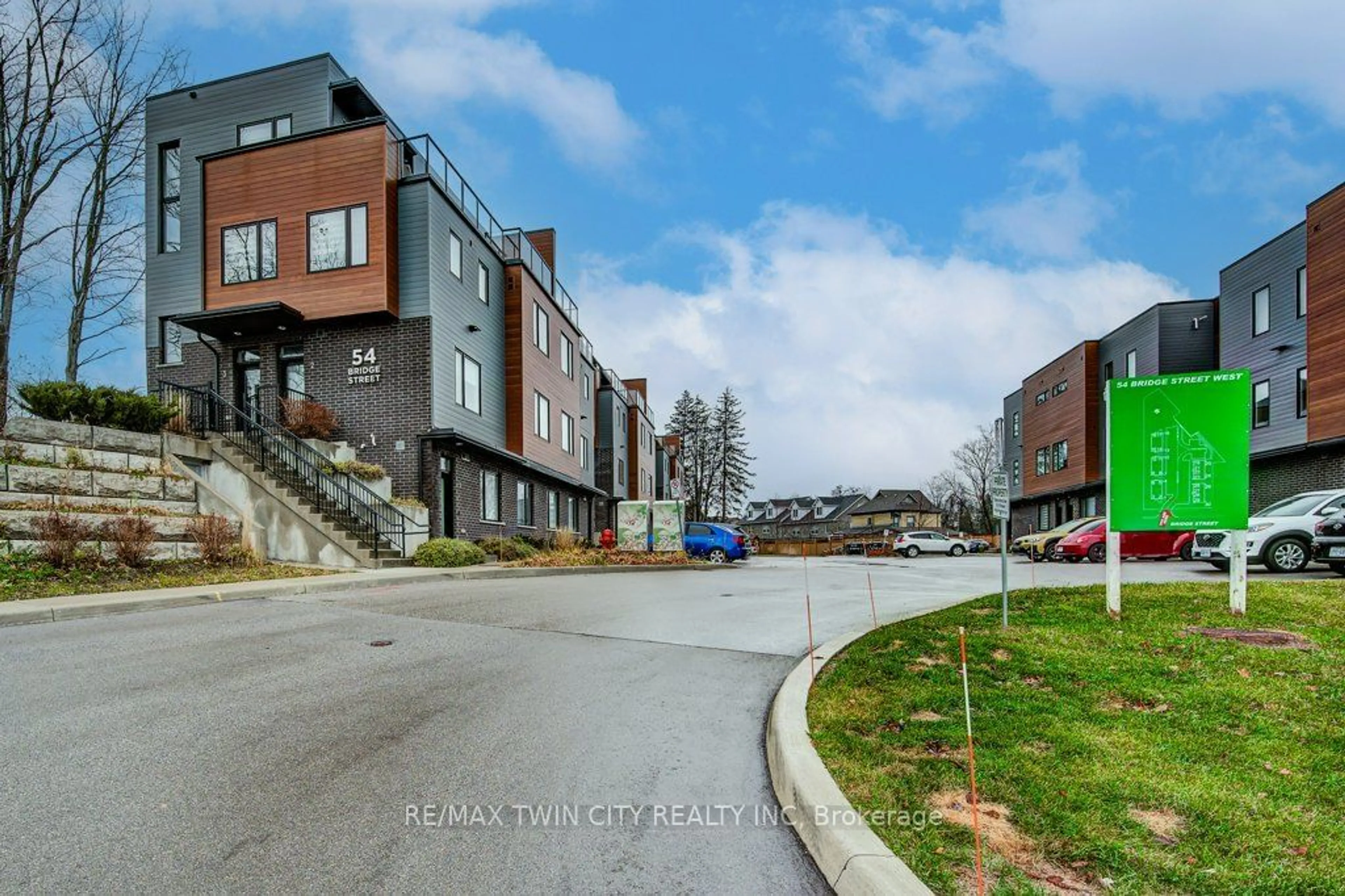 A pic from exterior of the house or condo, the street view for 54 Bridge St #10, Kitchener Ontario N2K 1S2