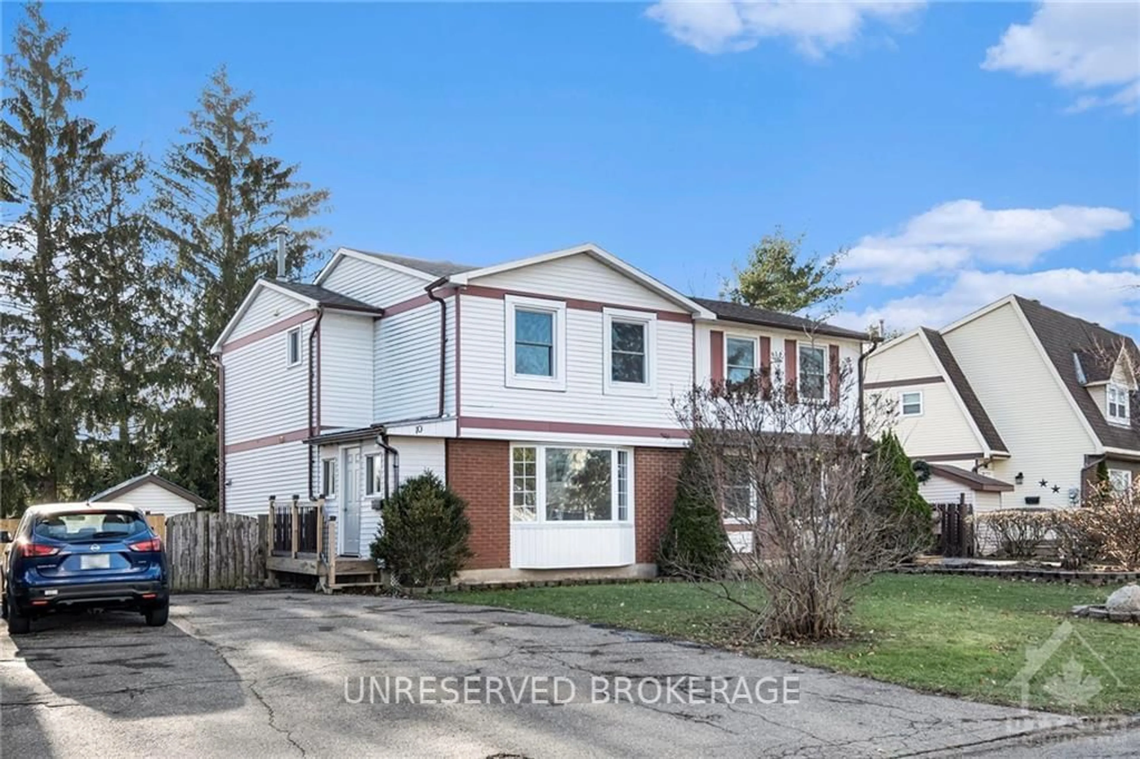 A pic from exterior of the house or condo, the street view for 10 MELANIE Cres, Kanata Ontario K2L 2E5