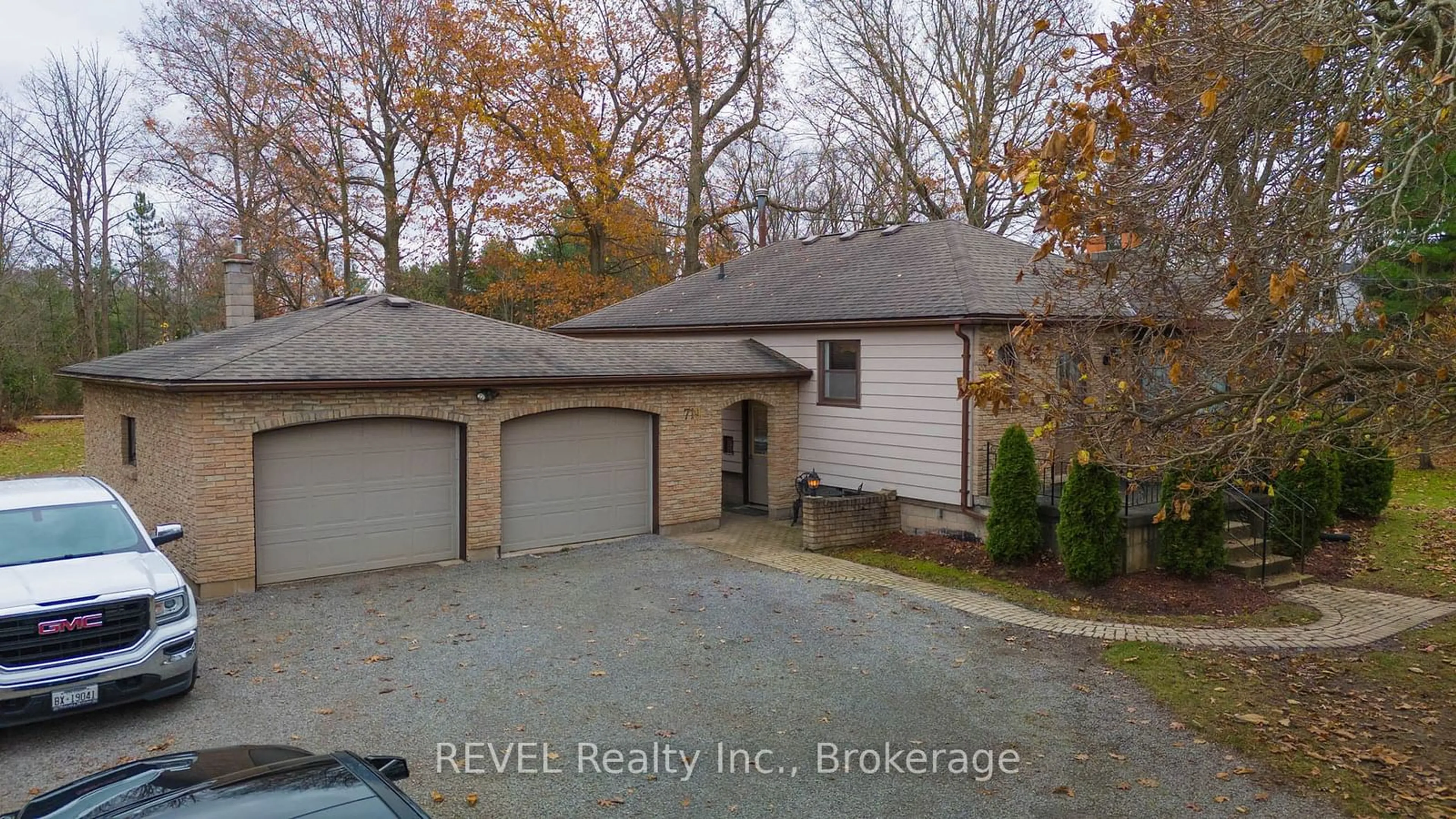 Frontside or backside of a home, the street view for 719 Church St, Pelham Ontario L0S 1C0