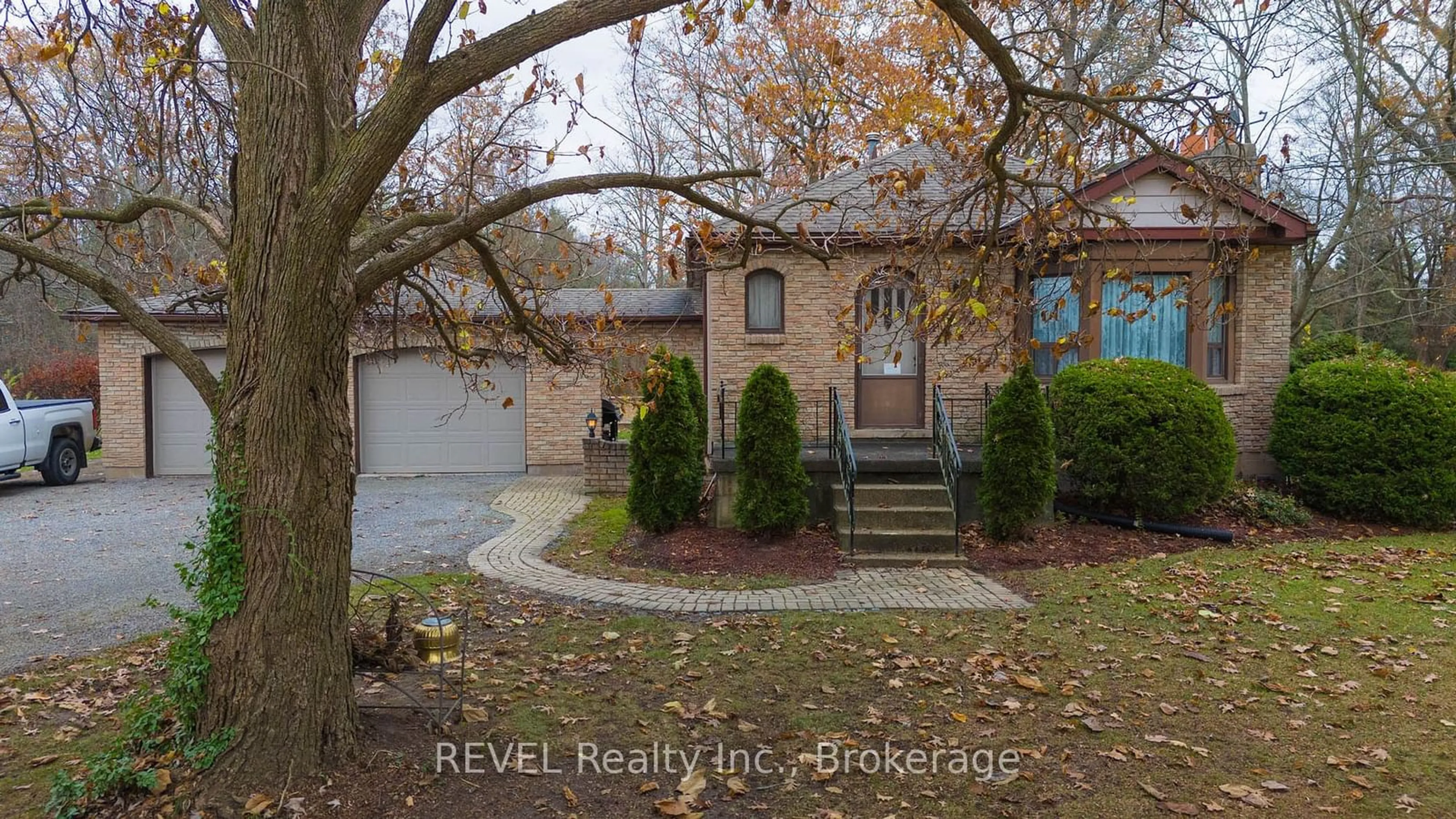 A pic from exterior of the house or condo, the street view for 719 Church St, Pelham Ontario L0S 1C0