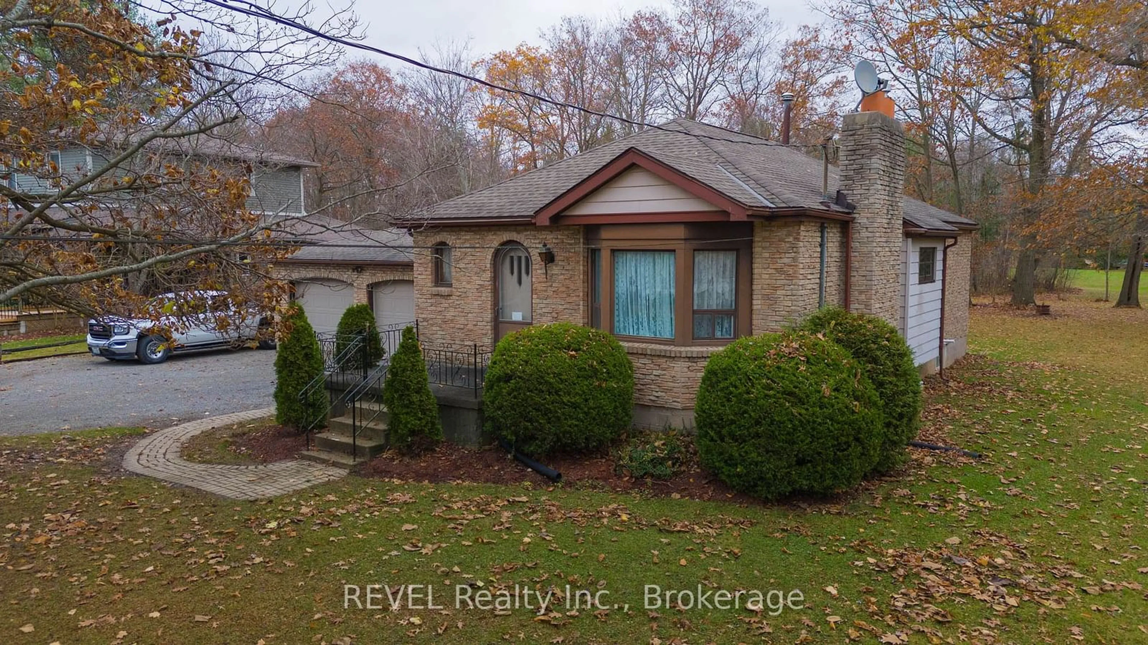 Frontside or backside of a home, cottage for 719 Church St, Pelham Ontario L0S 1C0