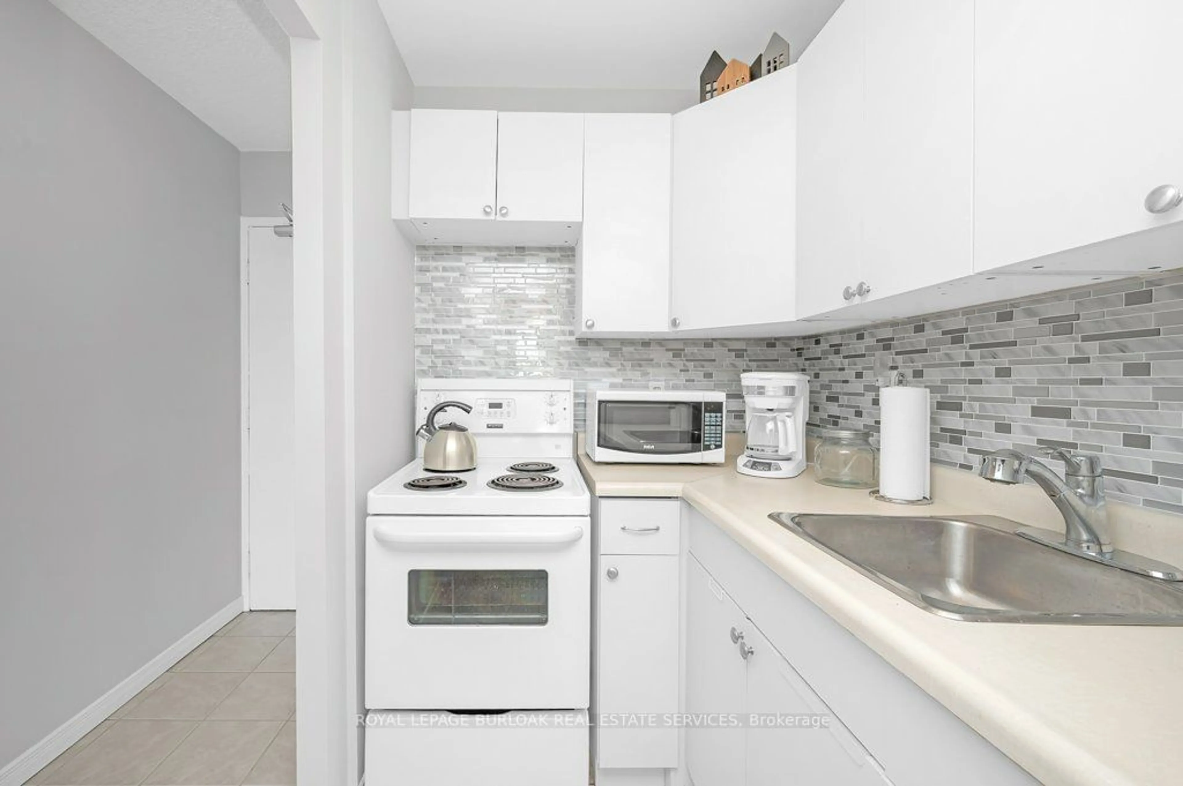 Standard kitchen, ceramic floors, cottage for 150 Charlton Ave #303, Hamilton Ontario L8N 3X3