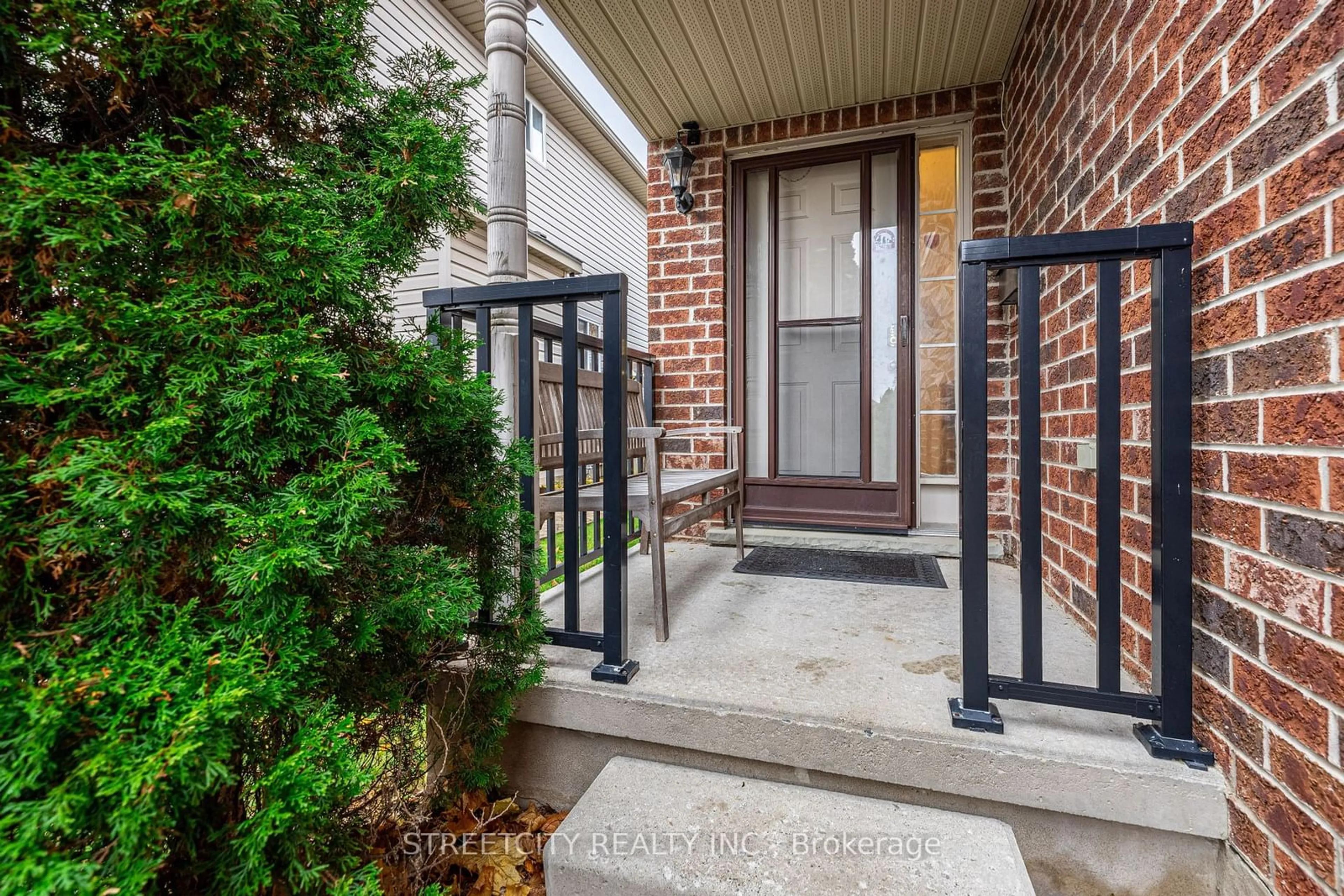 Indoor entryway, wood floors for 258 Crimson Cres, London Ontario N5W 6G1