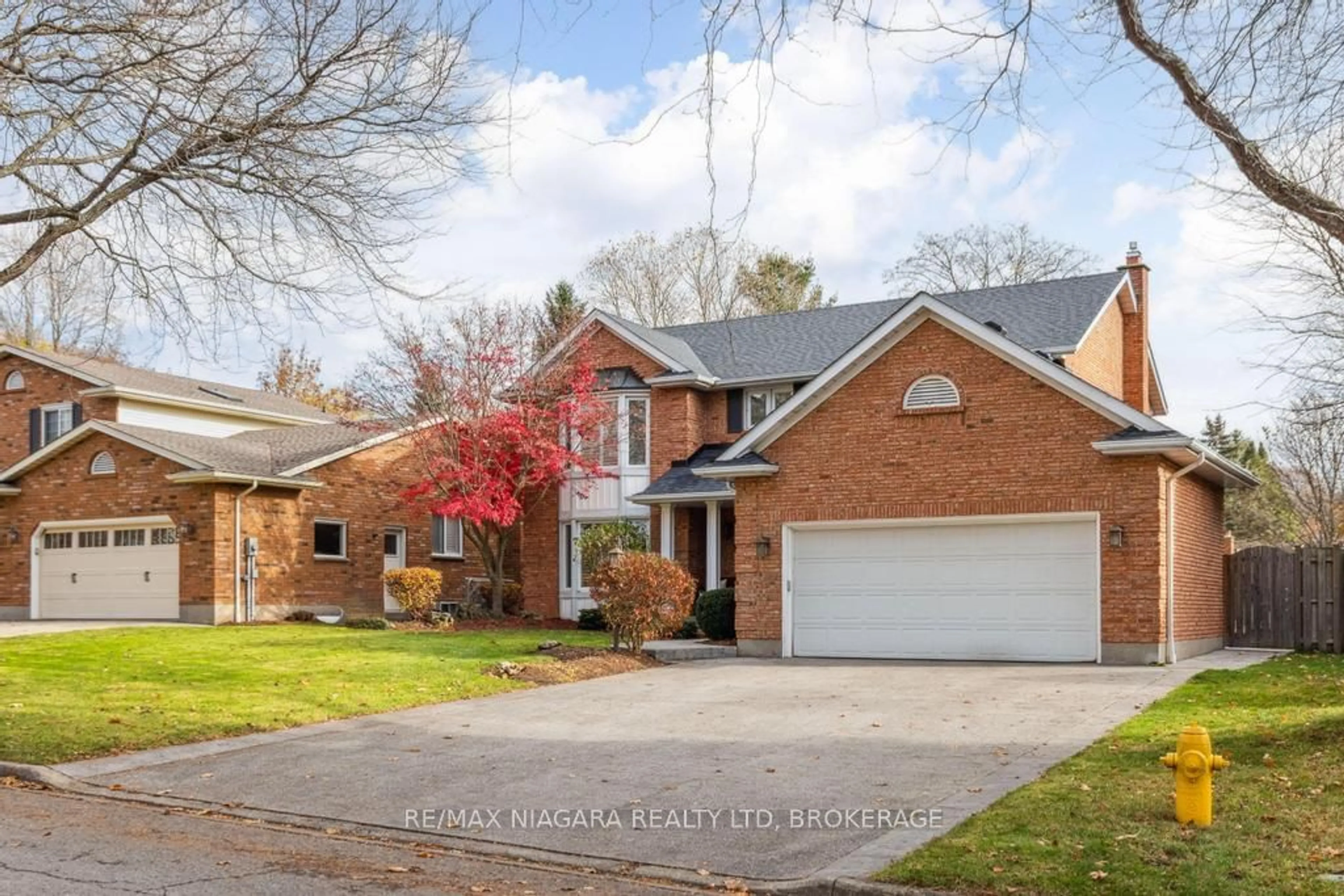 Home with brick exterior material for 19 Fern Gate, Pelham Ontario L0S 1E4