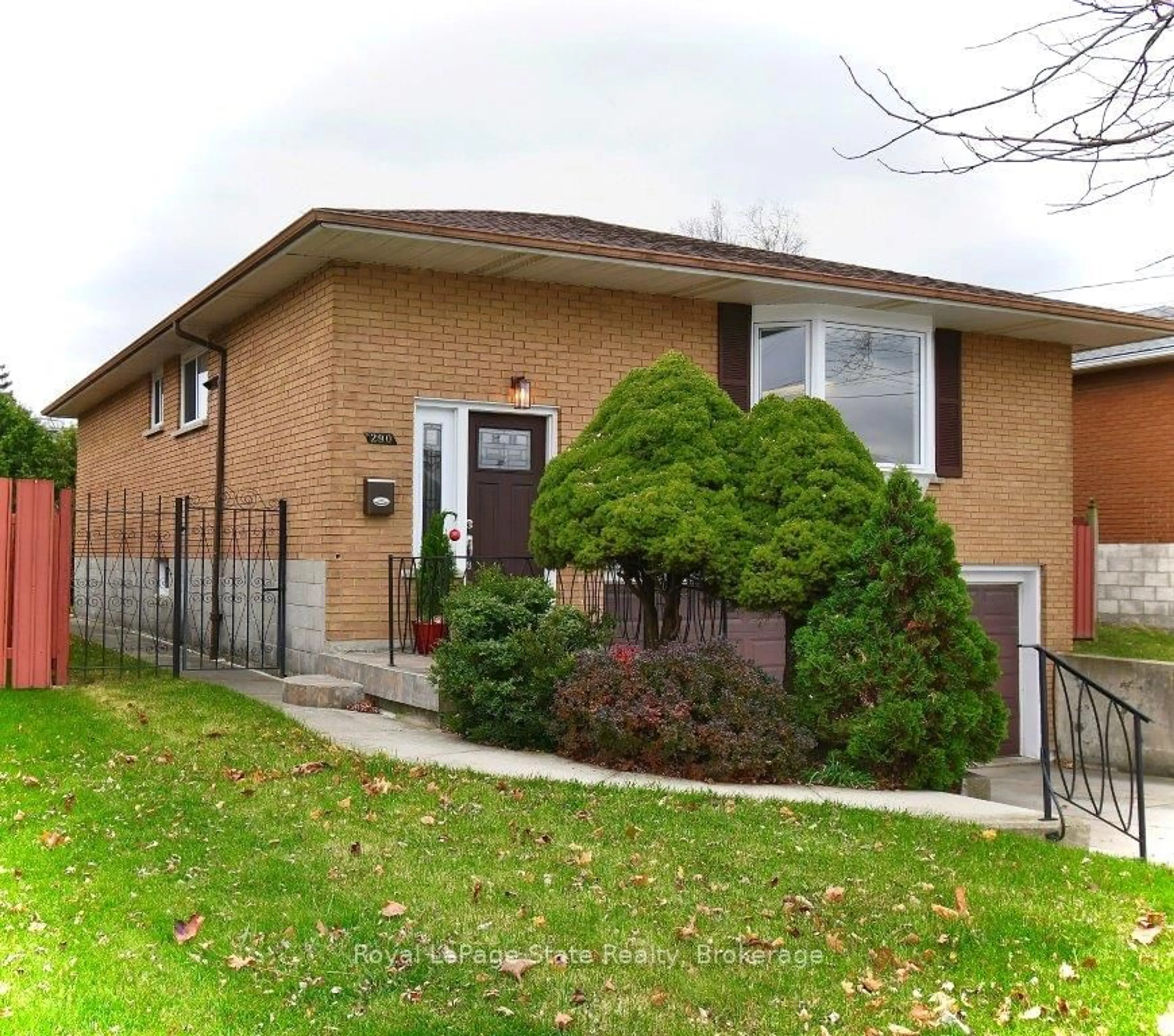 Frontside or backside of a home, the front or back of building for 290 Carson Dr, Hamilton Ontario L8T 2X7