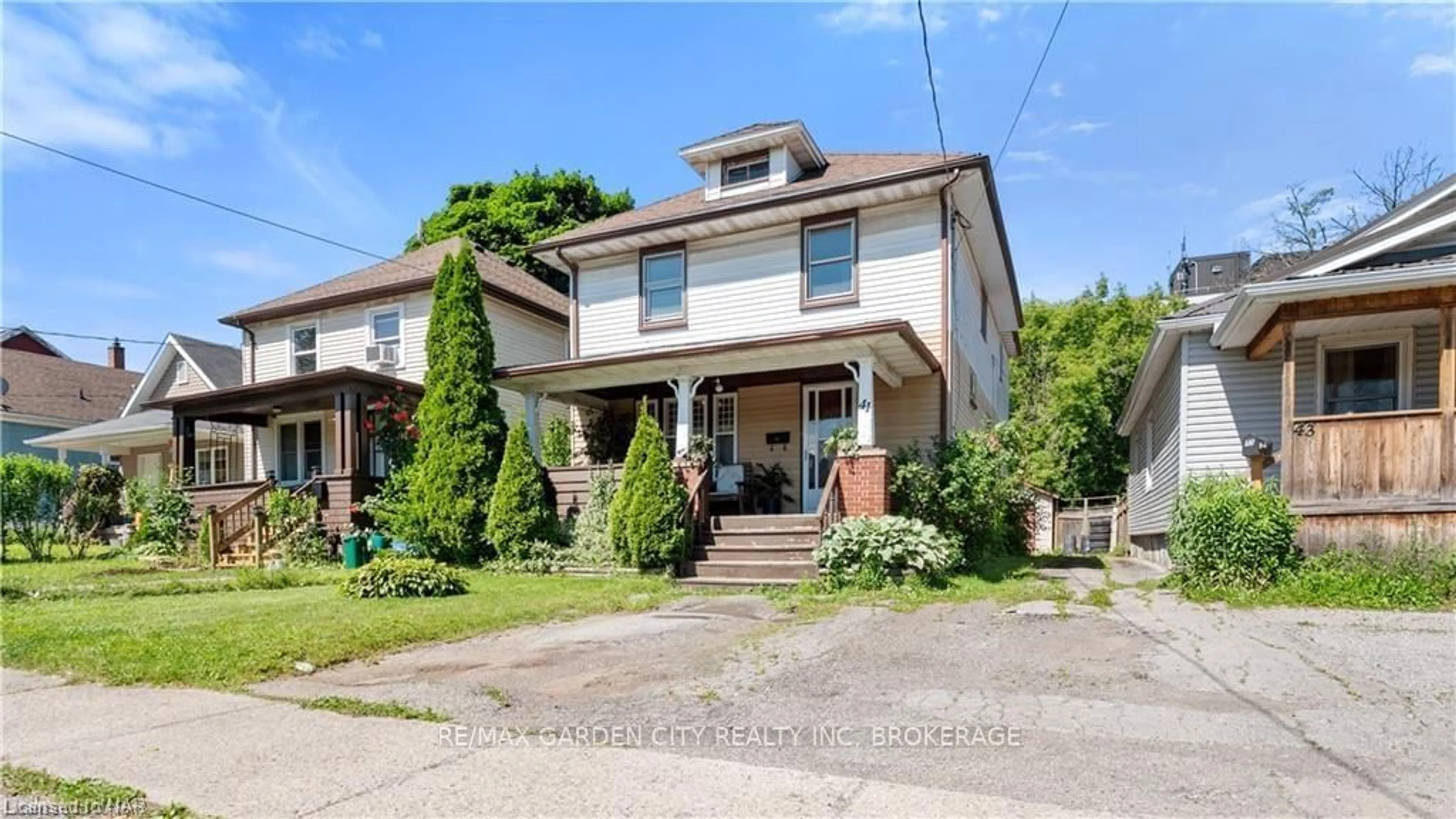 Frontside or backside of a home, cottage for 41 Berryman Ave, St. Catharines Ontario L2R 3W8