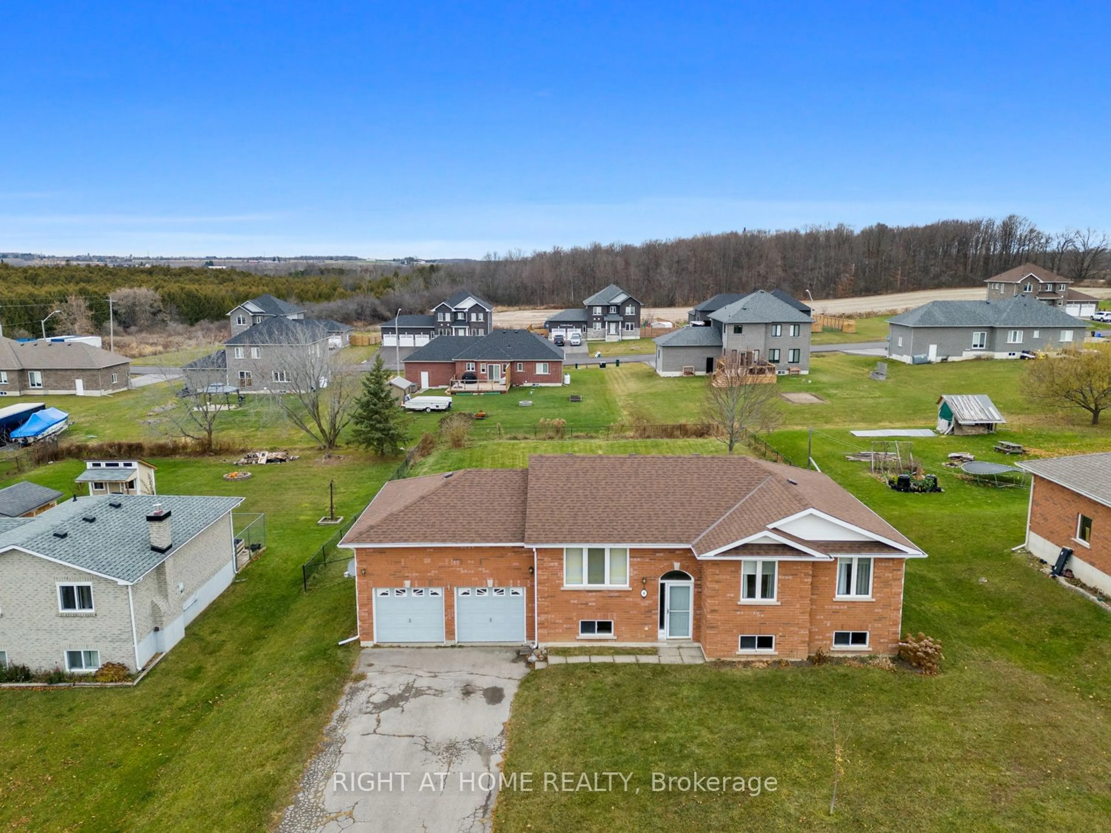 Frontside or backside of a home, the street view for 8 Mancini Dr Dr, Kawartha Lakes Ontario K0M 2T0