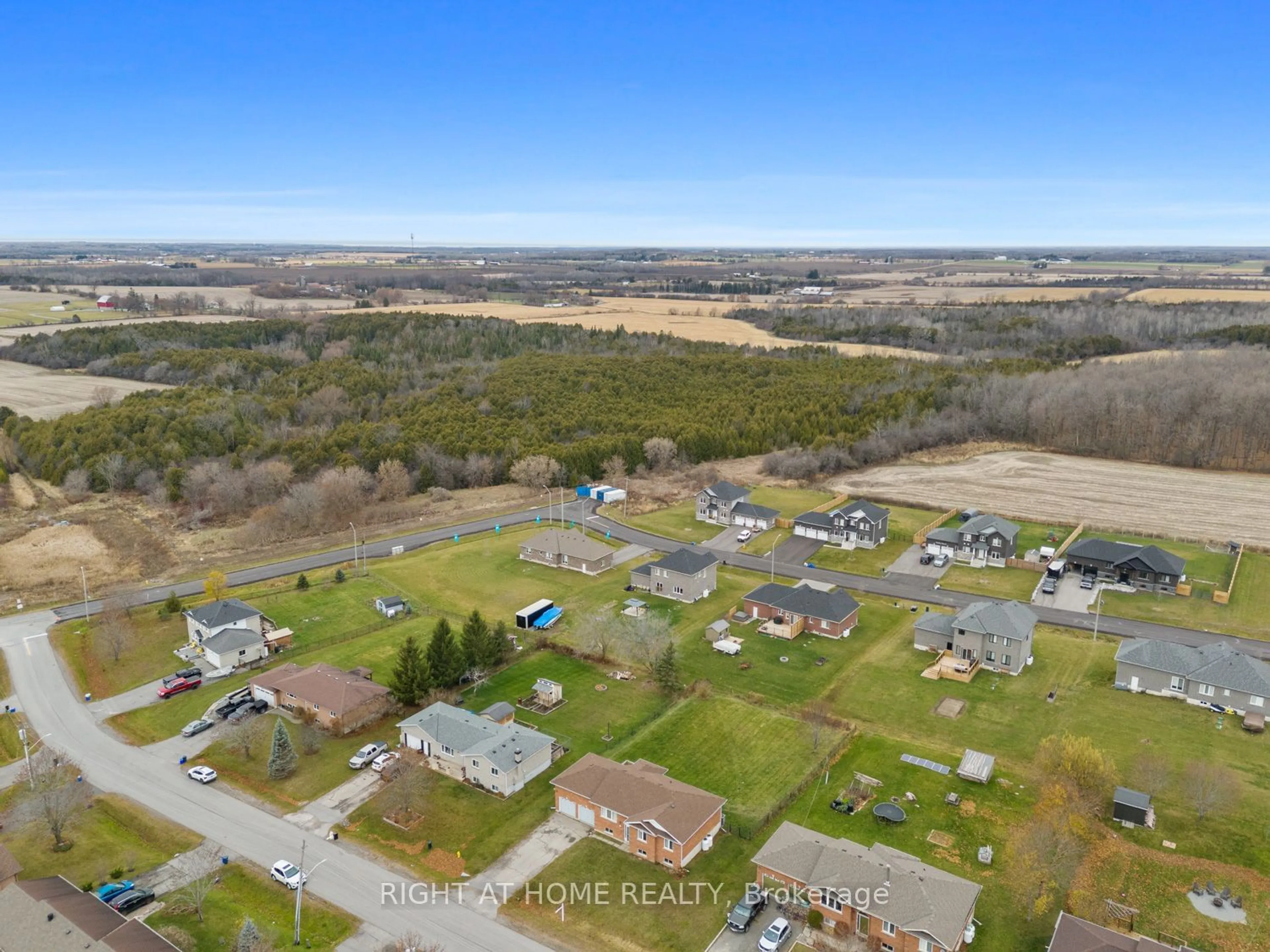 Frontside or backside of a home, the street view for 8 Mancini Dr Dr, Kawartha Lakes Ontario K0M 2T0