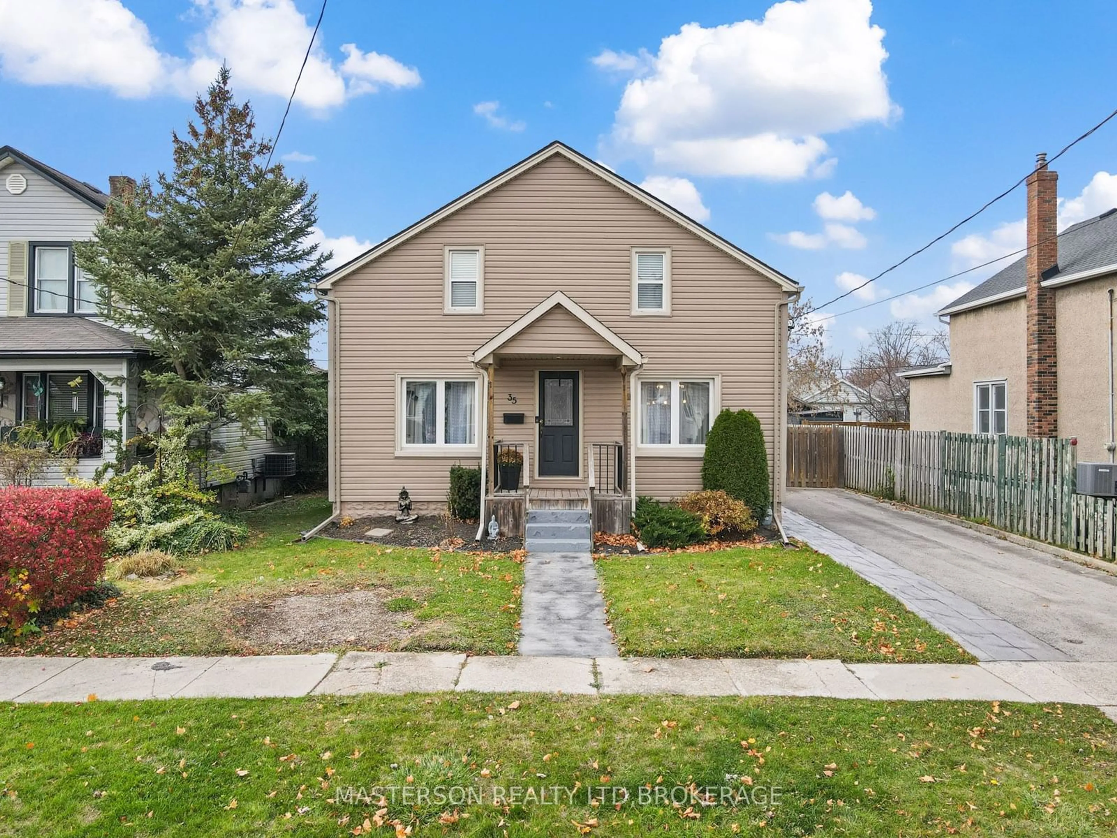 Frontside or backside of a home, cottage for 35 Lyons Ave, Welland Ontario L3B 1L8