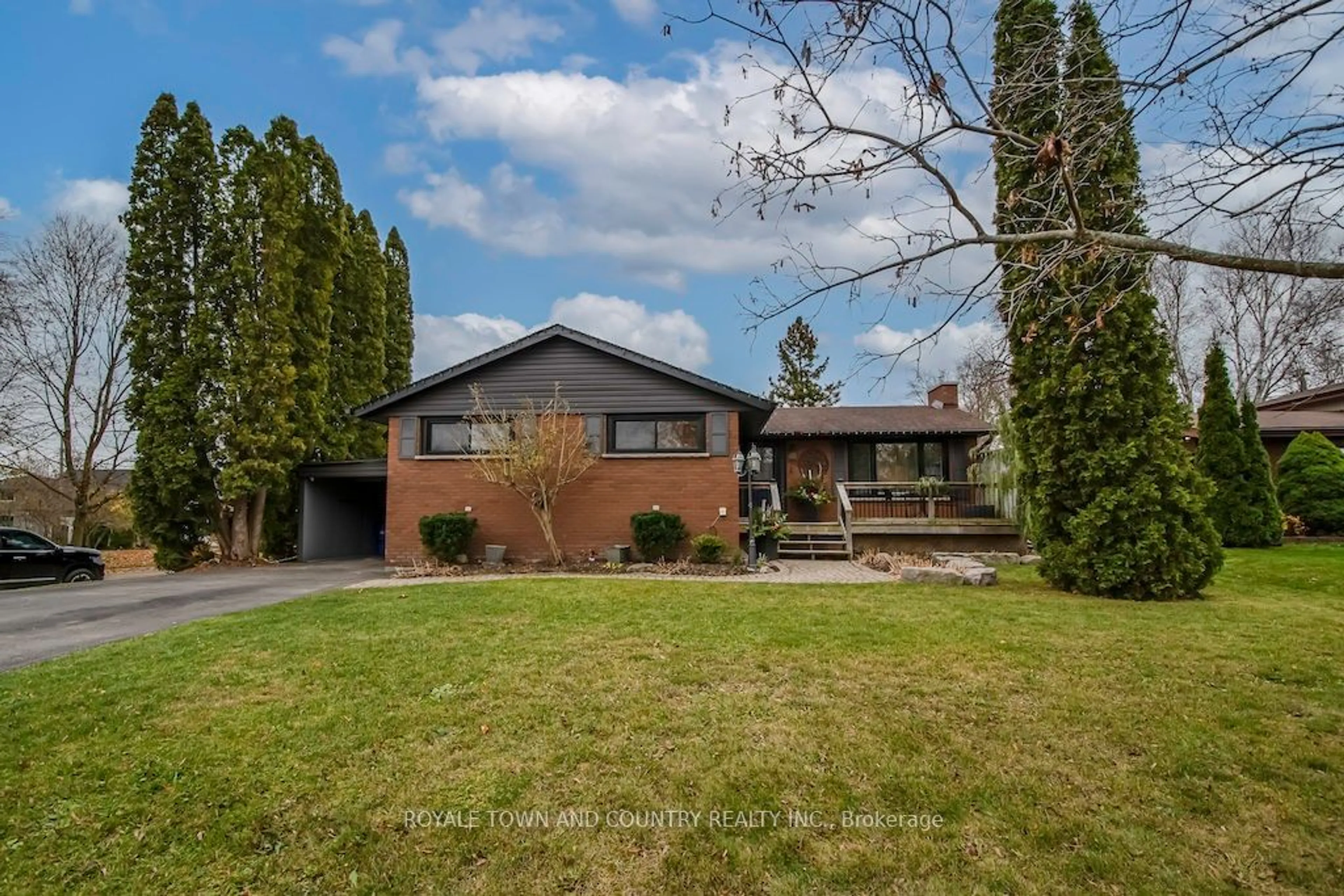 Frontside or backside of a home, the street view for 29 Maple Cres, Kawartha Lakes Ontario K9V 2R8