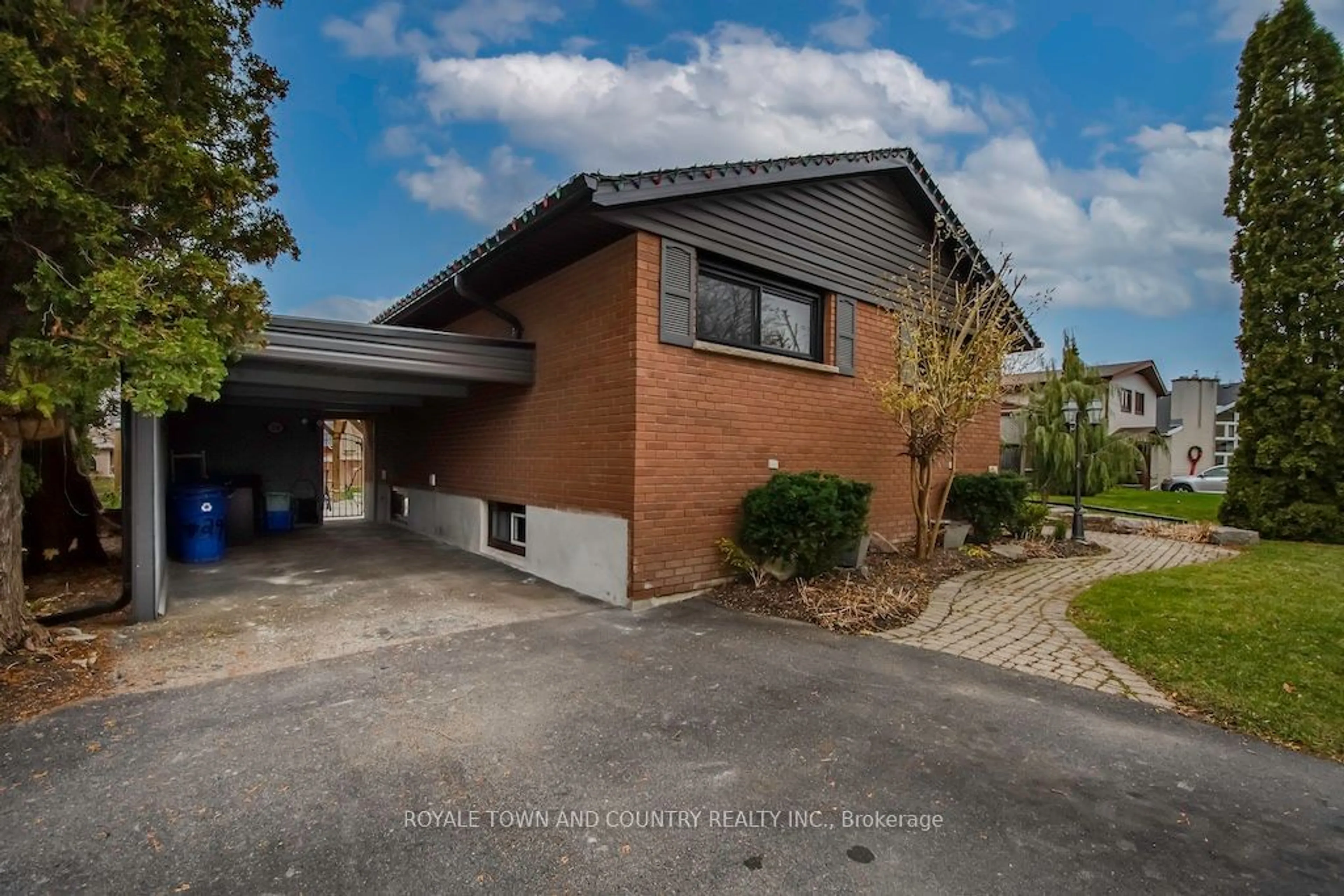 Frontside or backside of a home, the front or back of building for 29 Maple Cres, Kawartha Lakes Ontario K9V 2R8