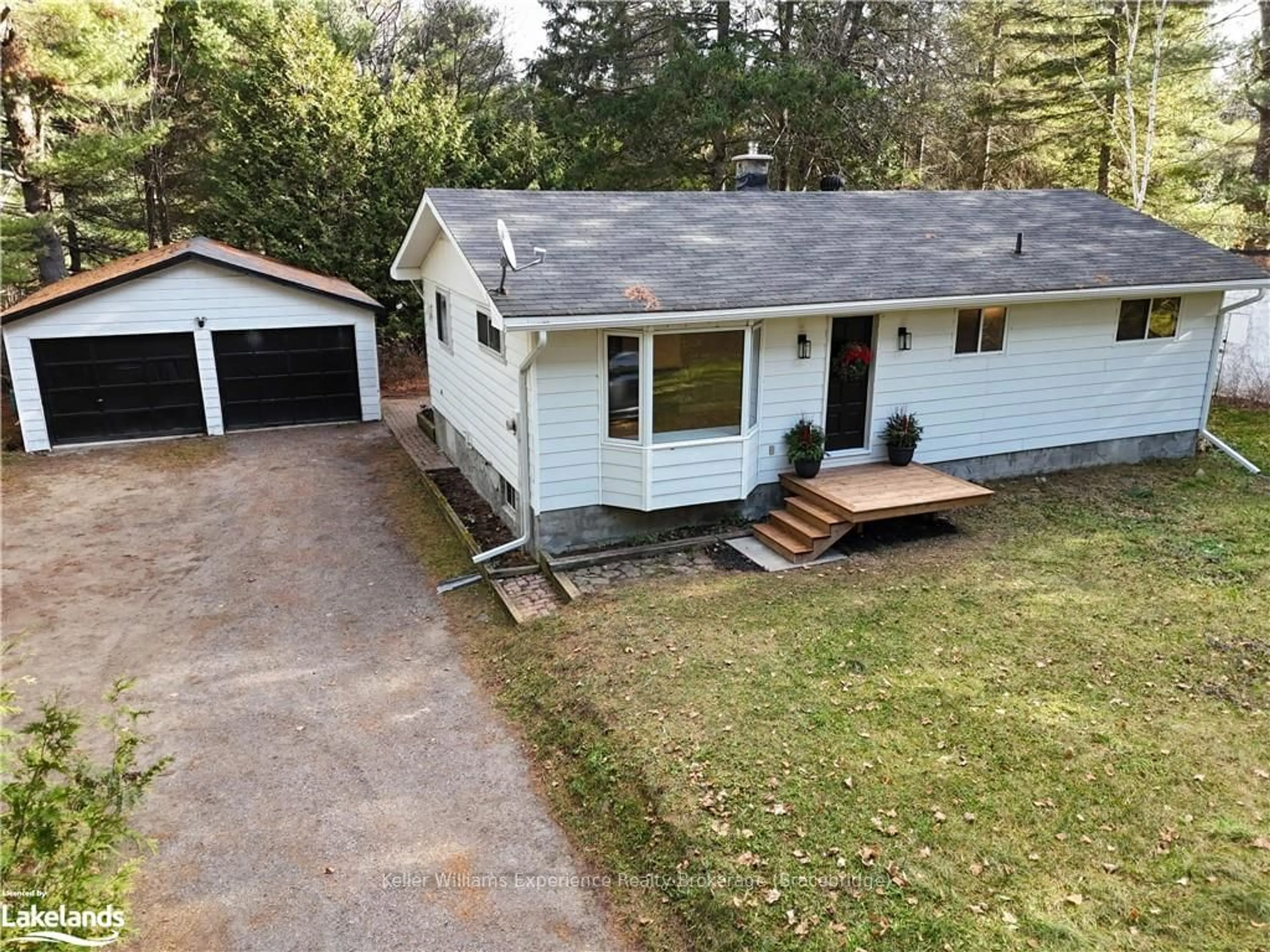 Frontside or backside of a home, cottage for 1155 MANITOBA St, Bracebridge Ontario P1L 1W9