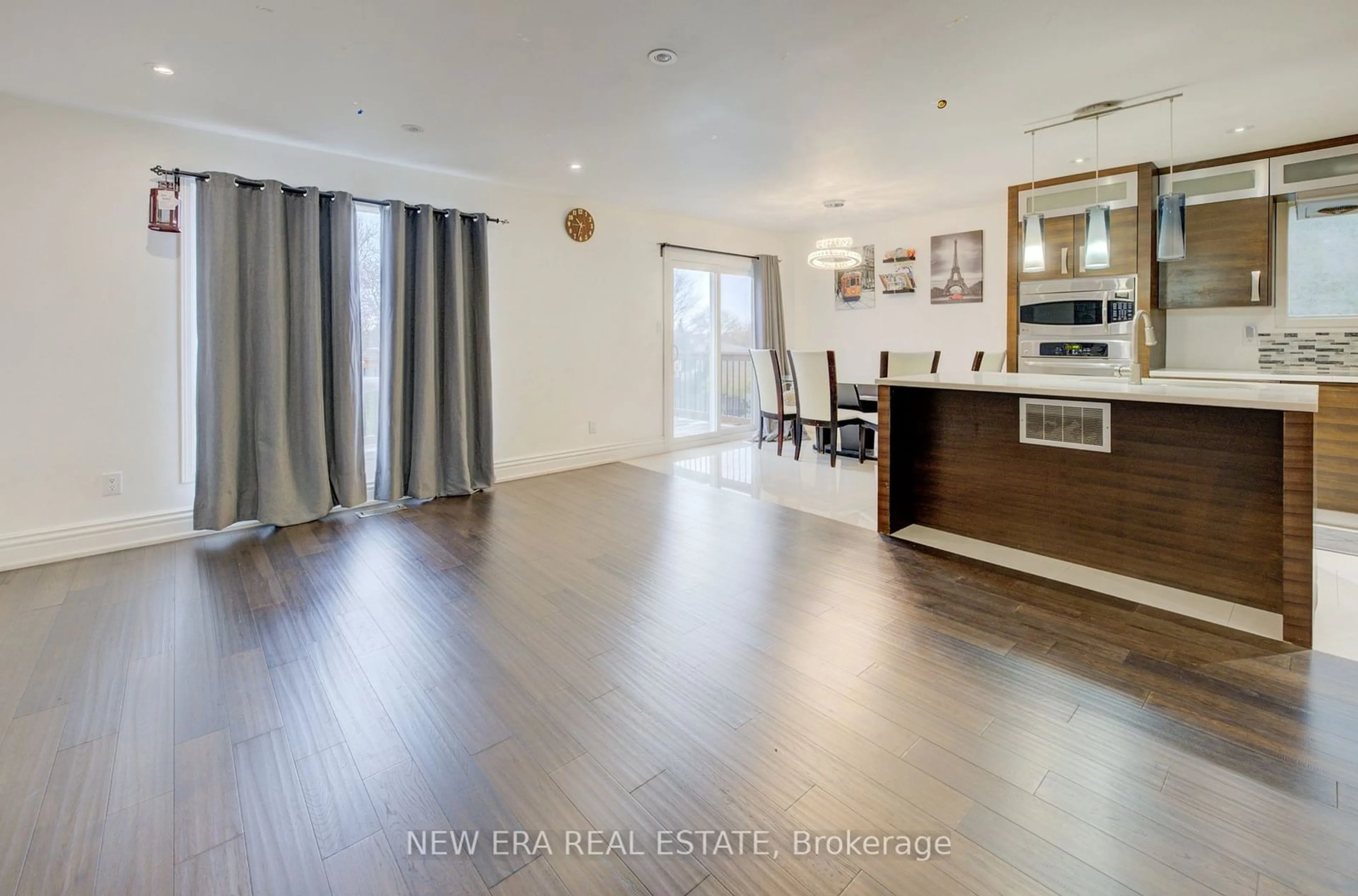 A pic of a room, wood floors for 495 Templemead Dr, Hamilton Ontario L8W 3K6