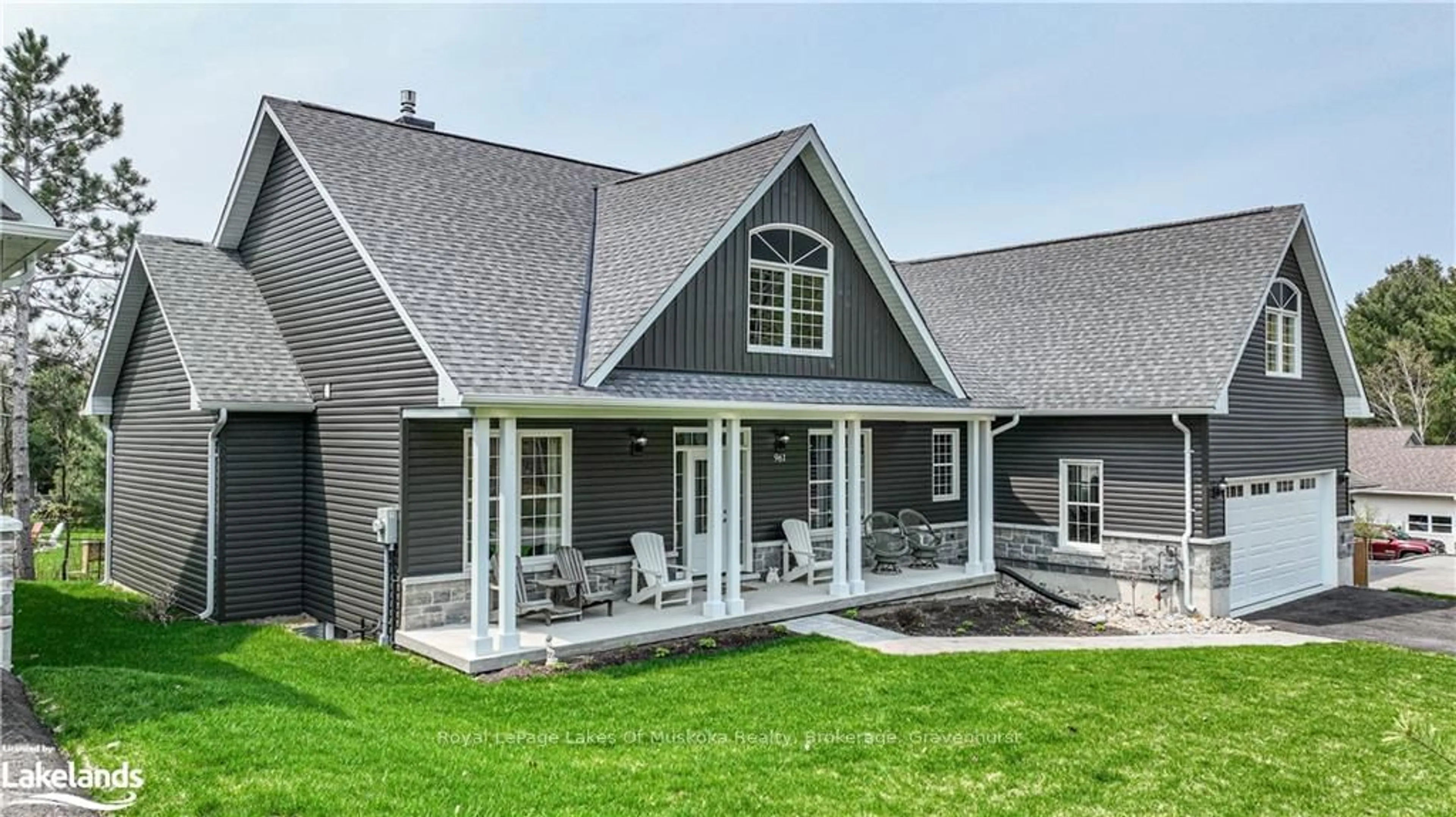 Home with vinyl exterior material, unknown for 961 MUSKOKA BEACH Rd, Gravenhurst Ontario P1P 1A3