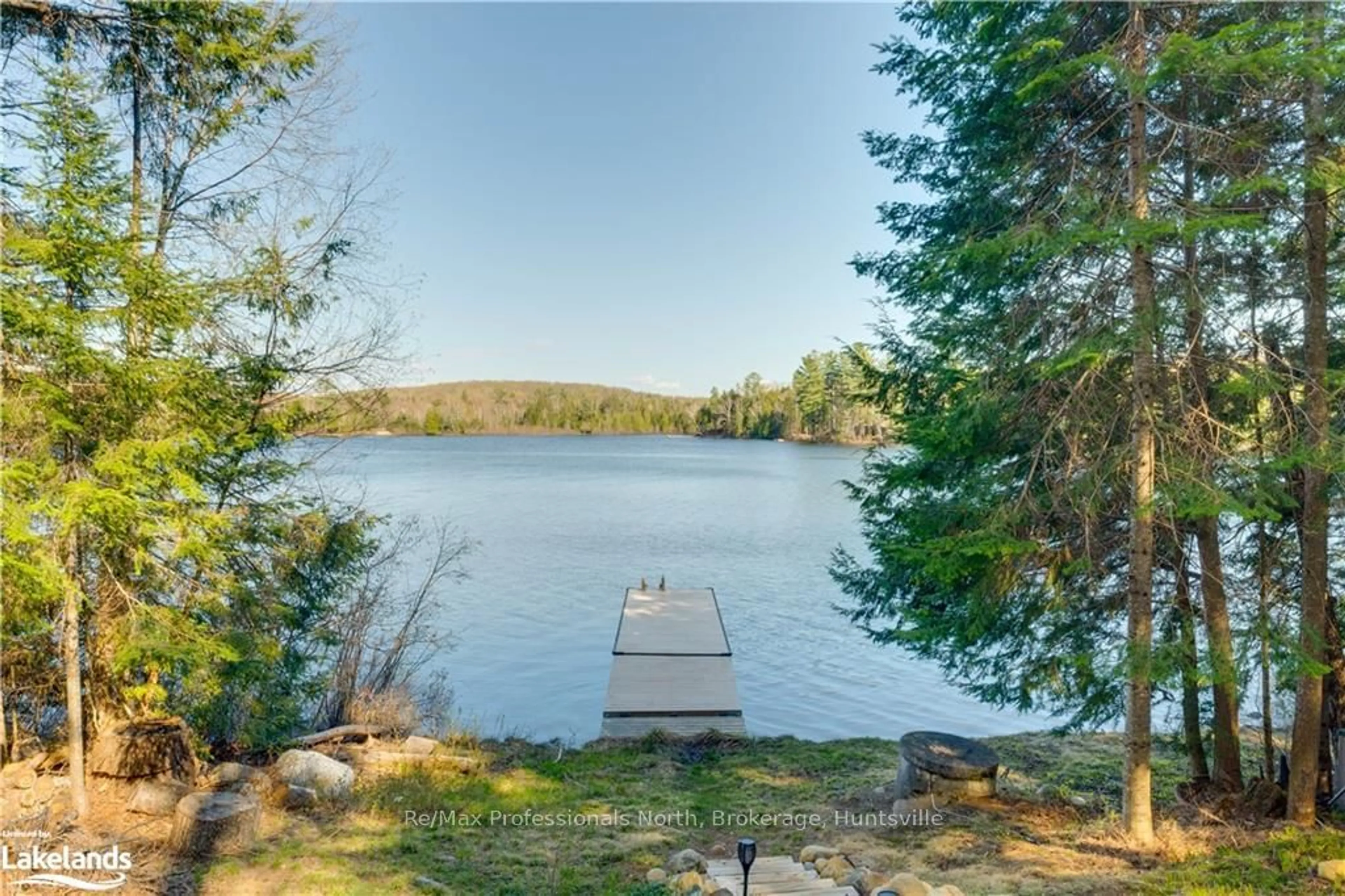 Patio, the view of lake or river for 86 LYNX Dr, Kearney Ontario P0A 1M0