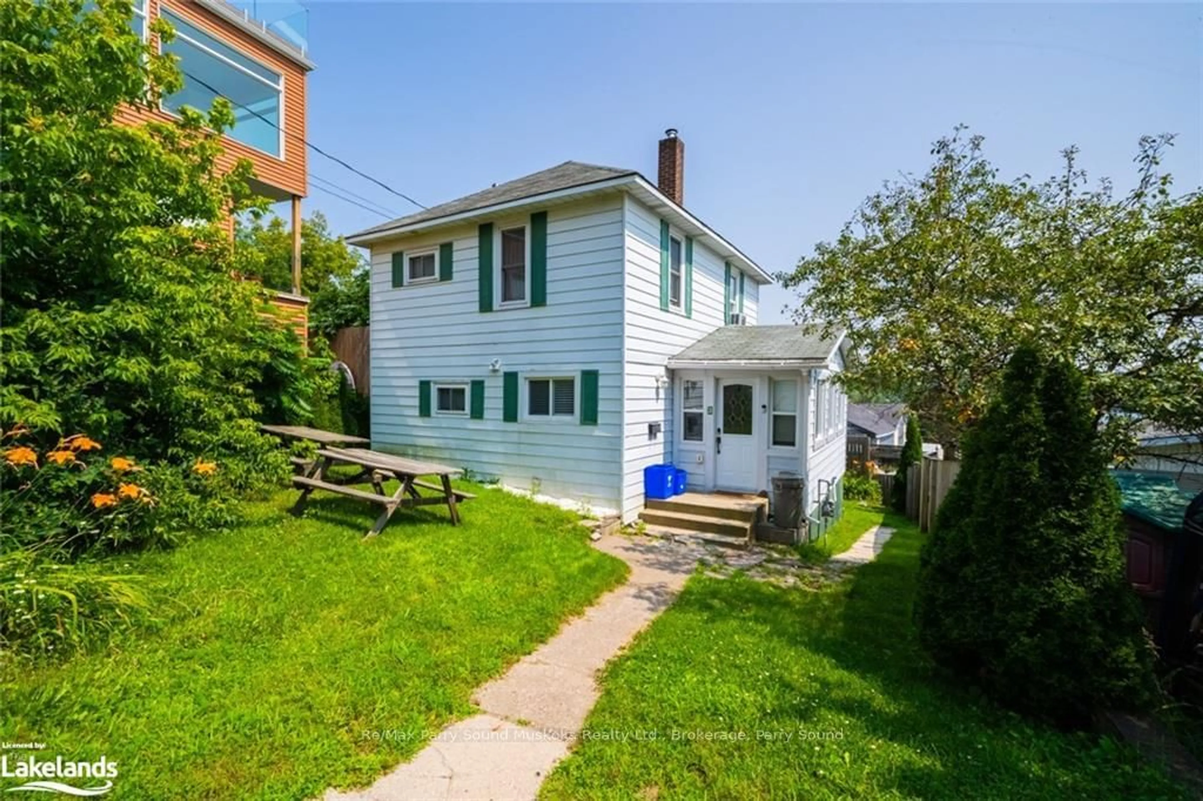 A pic from exterior of the house or condo, the fenced backyard for 3 GIBSON St, Parry Sound Ontario P2A 1W5