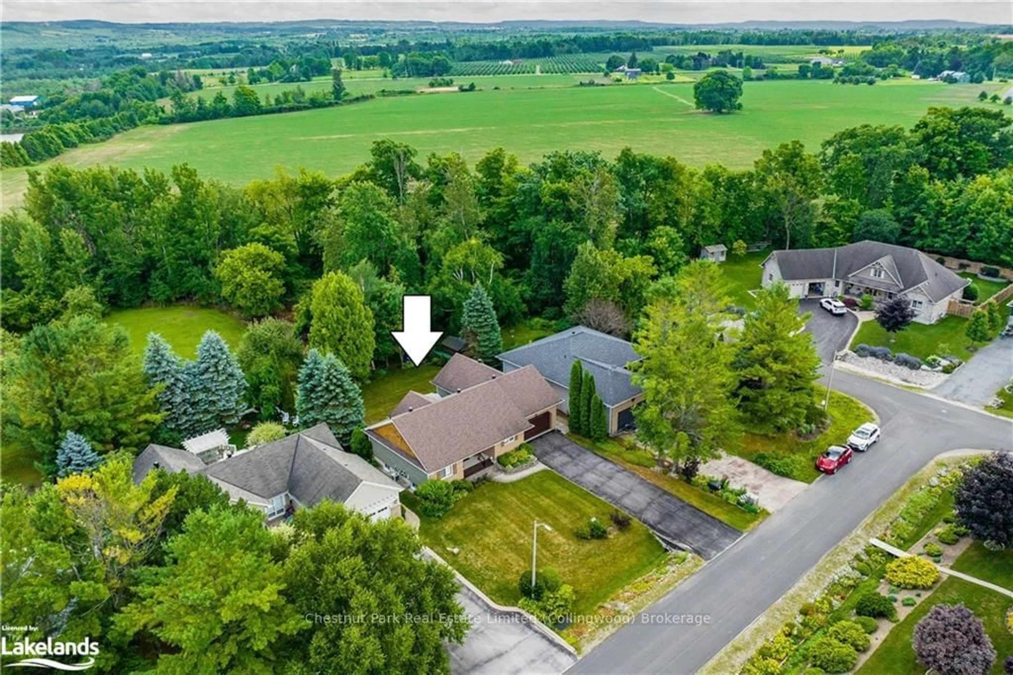 Frontside or backside of a home, the street view for 11 WICKENS Lane, Blue Mountains Ontario N0H 2P0