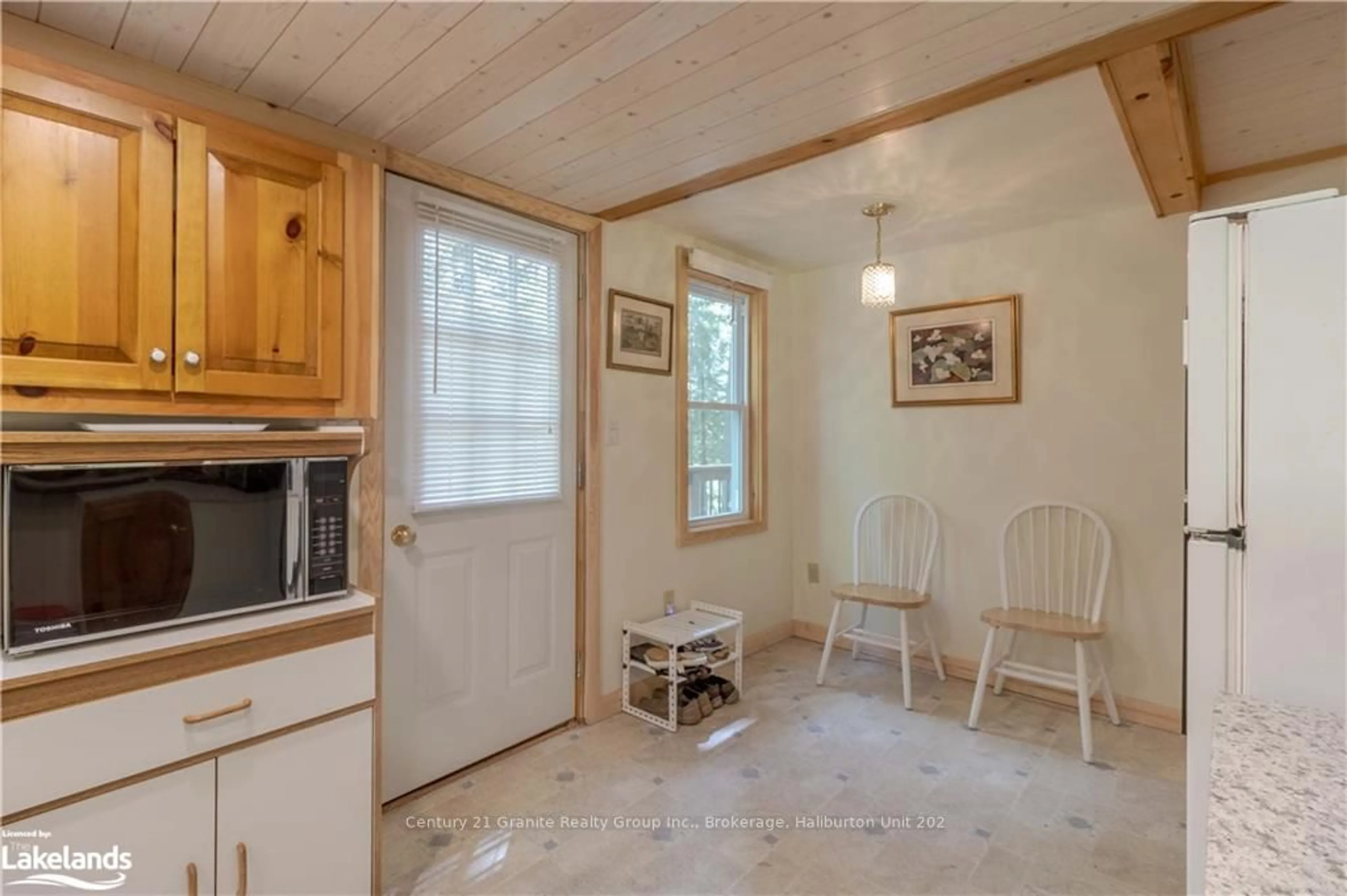 Indoor entryway, wood floors for 1226 Dignan Rd, Dysart et al Ontario K0M 1S0