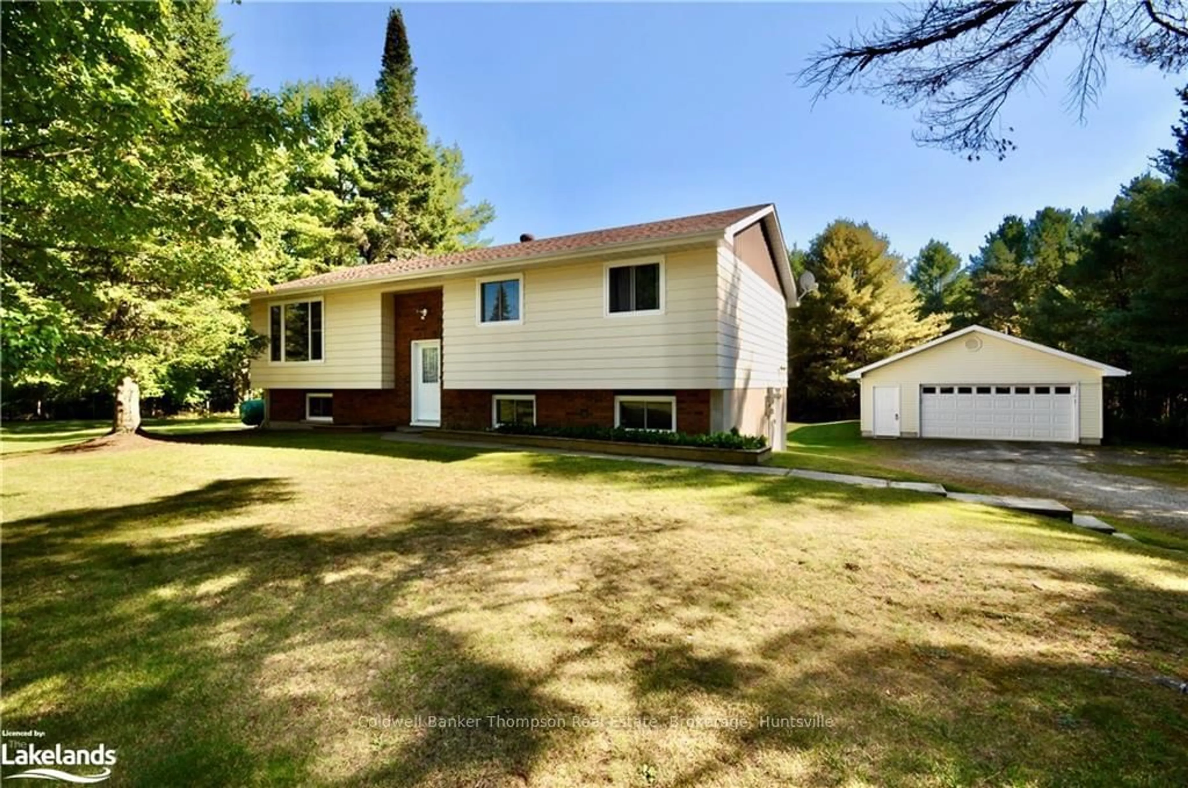 Frontside or backside of a home, cottage for 1803 RAVENSCLIFFE Rd, Huntsville Ontario P1H 2J2