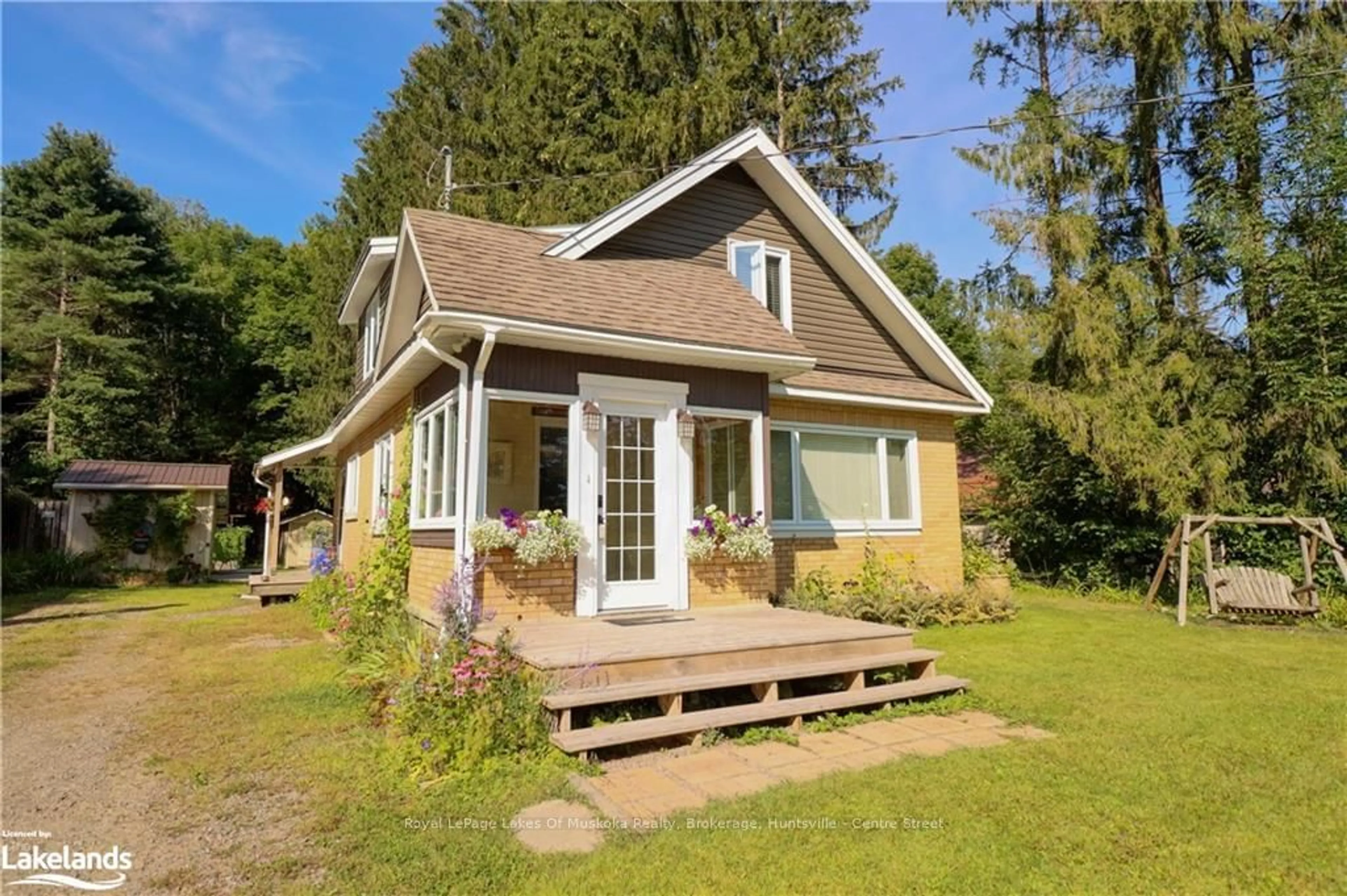 Frontside or backside of a home, cottage for 433 NORTH MARY LAKE Rd, Huntsville Ontario P1H 1R9